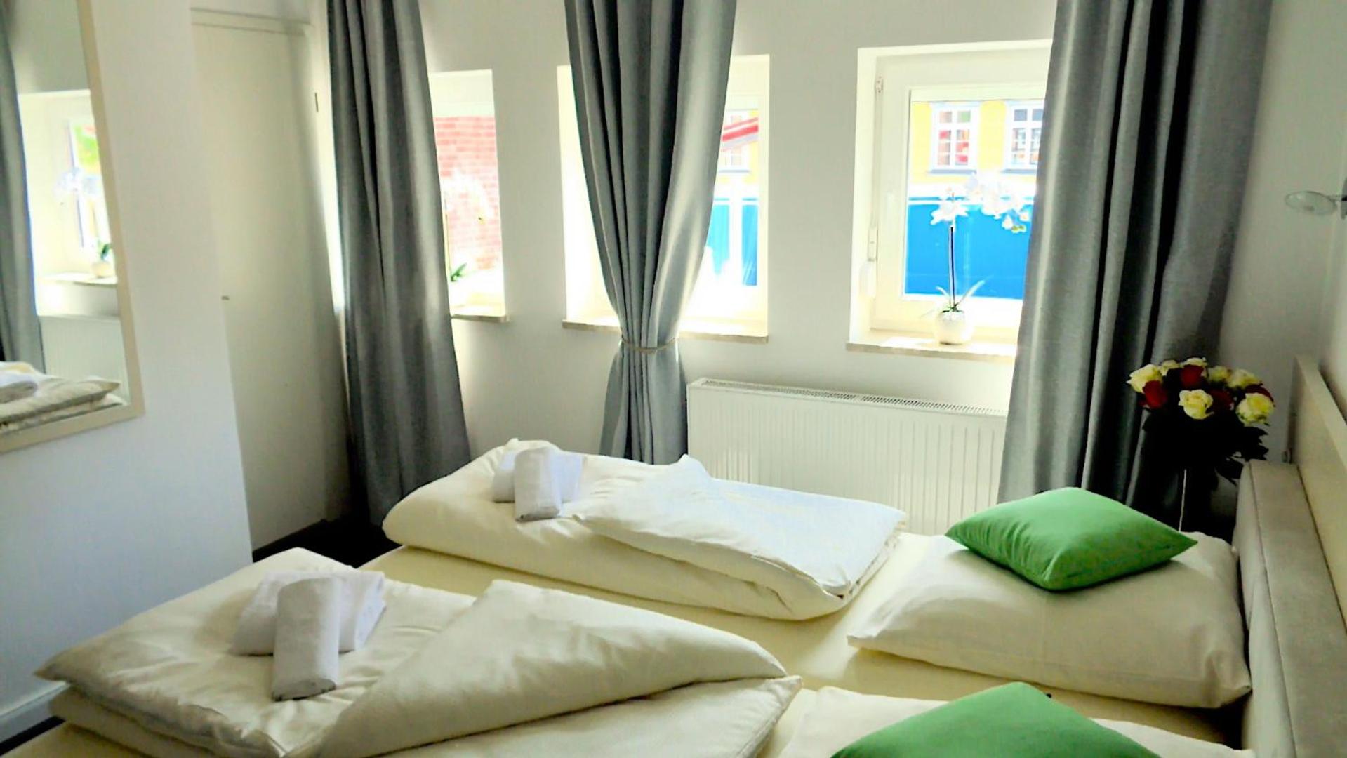 Double Room with Private Bathroom - Photo 2