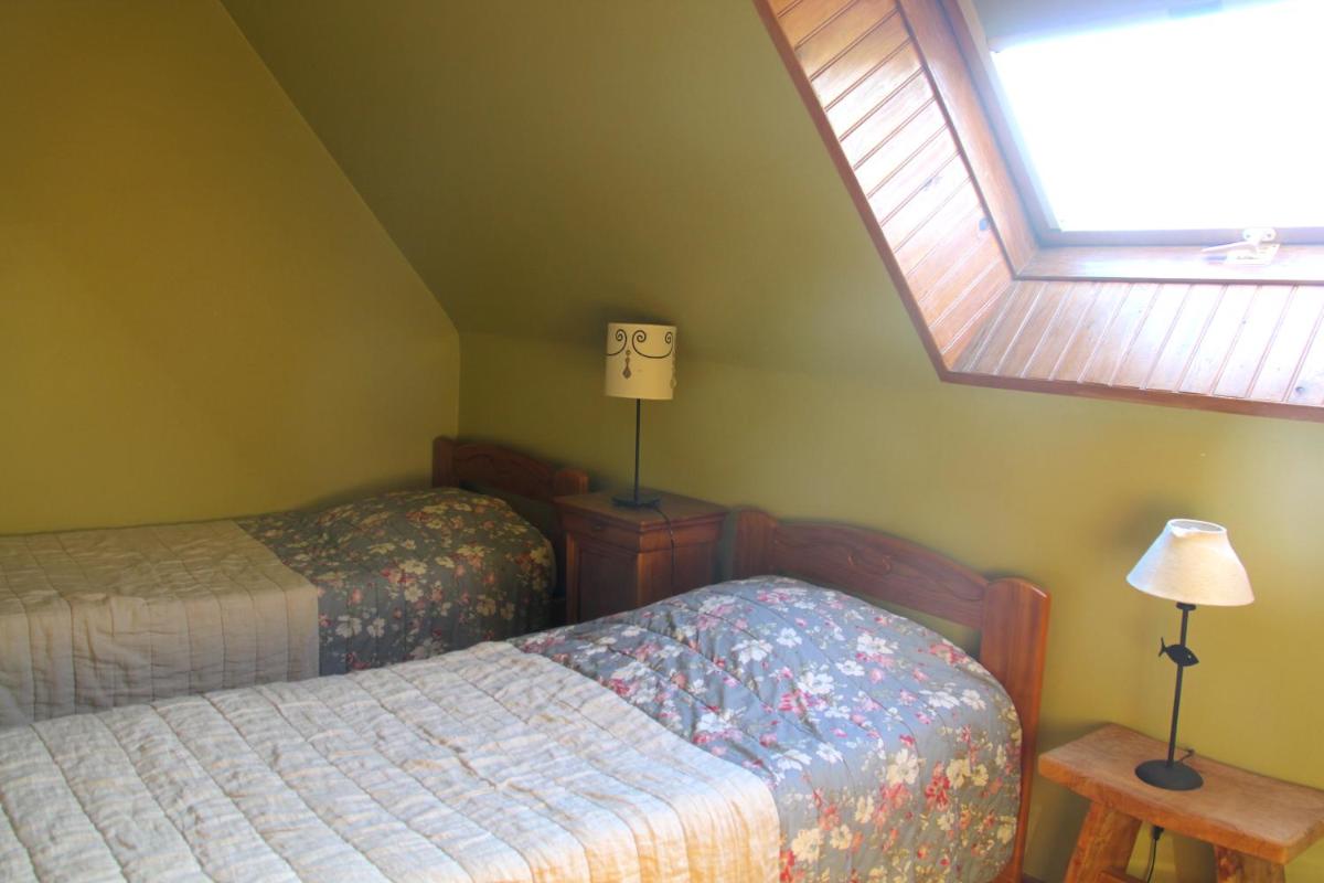 Twin Room with Private Bathroom photo 3