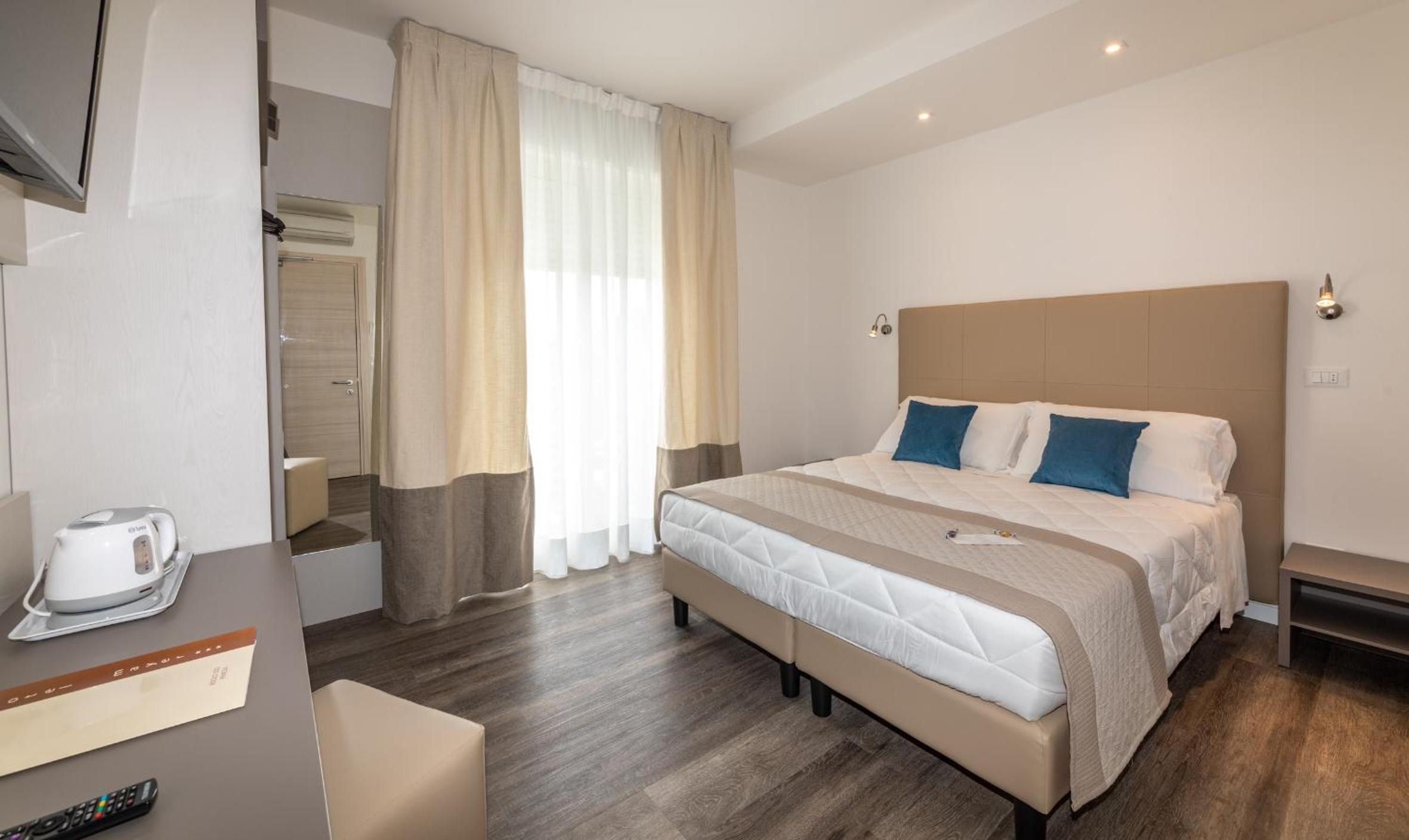 Deluxe Double or Twin Room photo 1