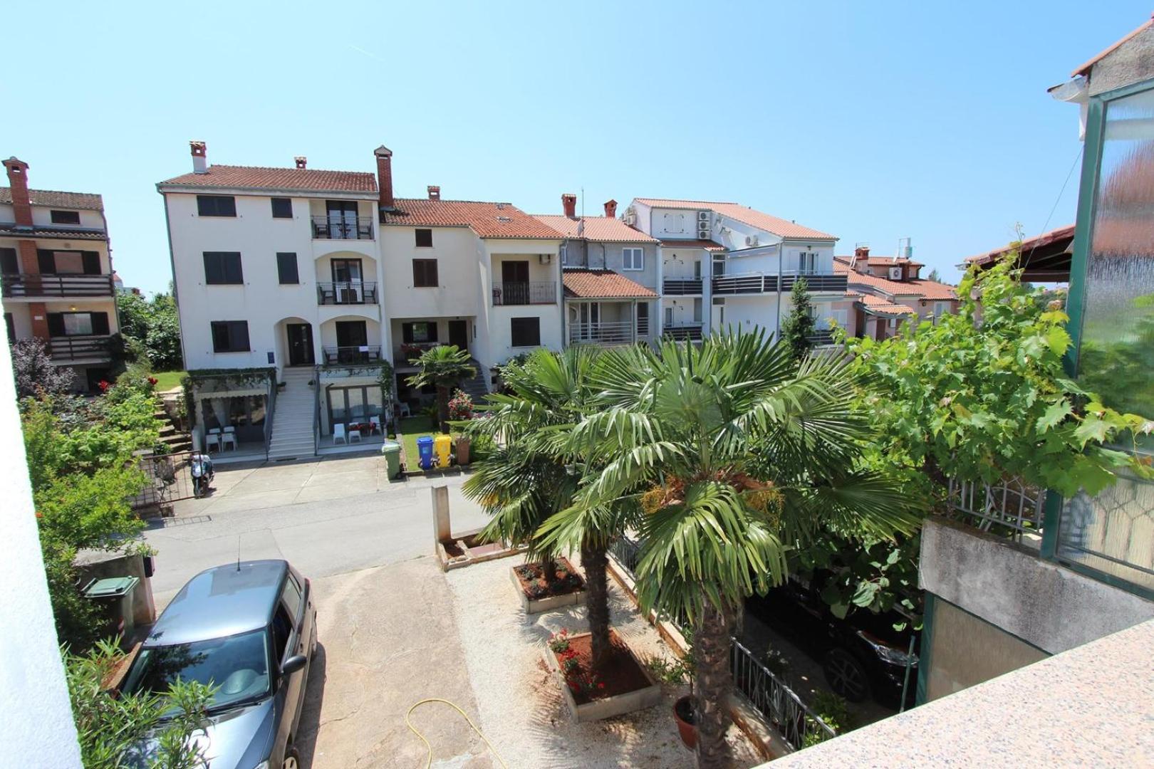 One-Bedroom Apartment with Balcony - Photo 3