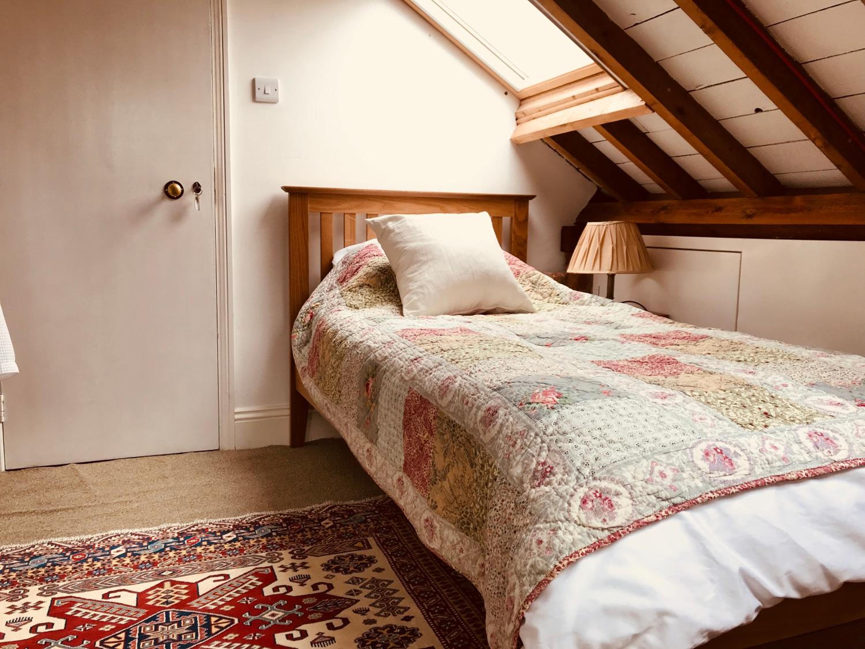 Standard Twin Room with Shared Bathroom photo 2