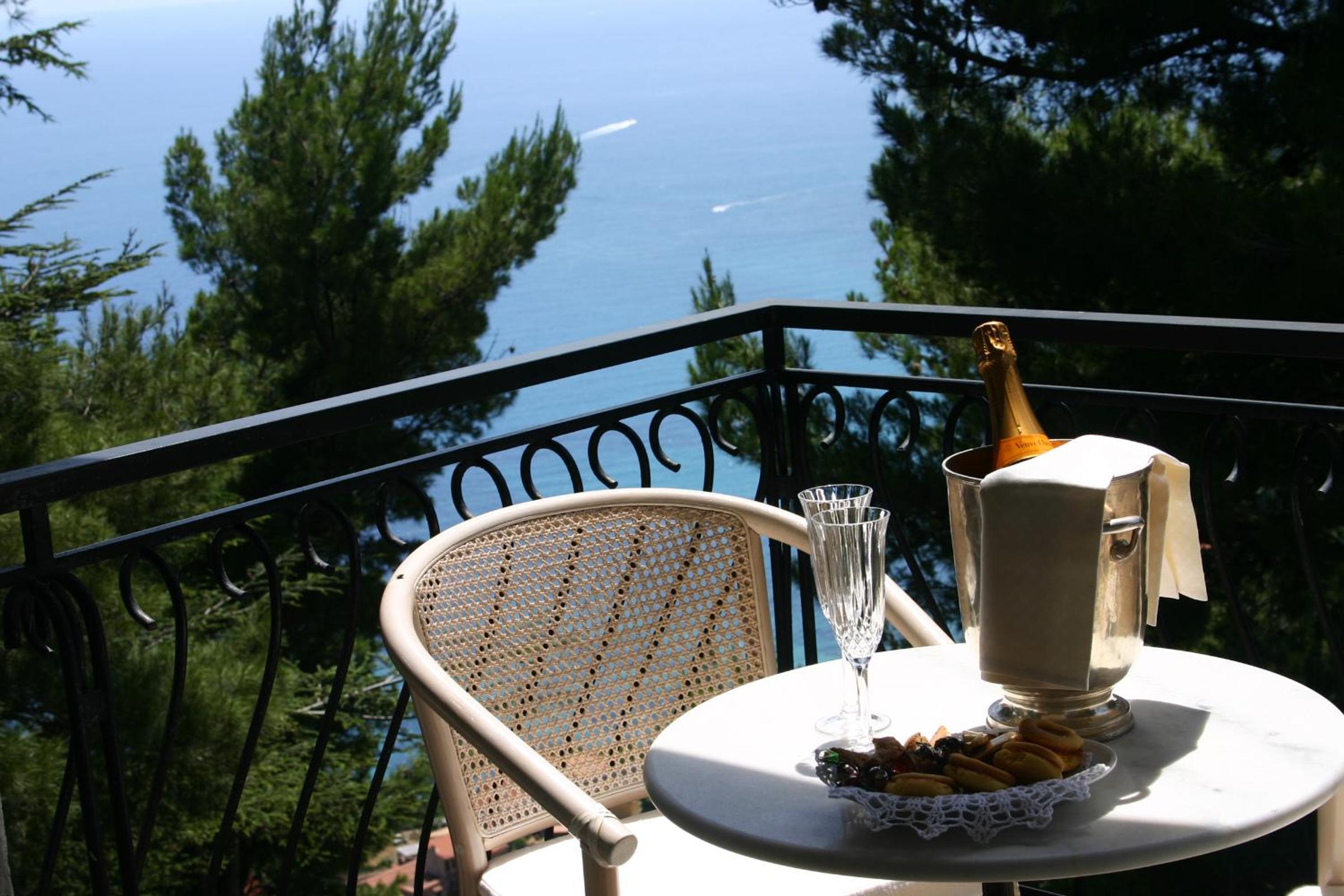 Suite with Sea View - Photo 8