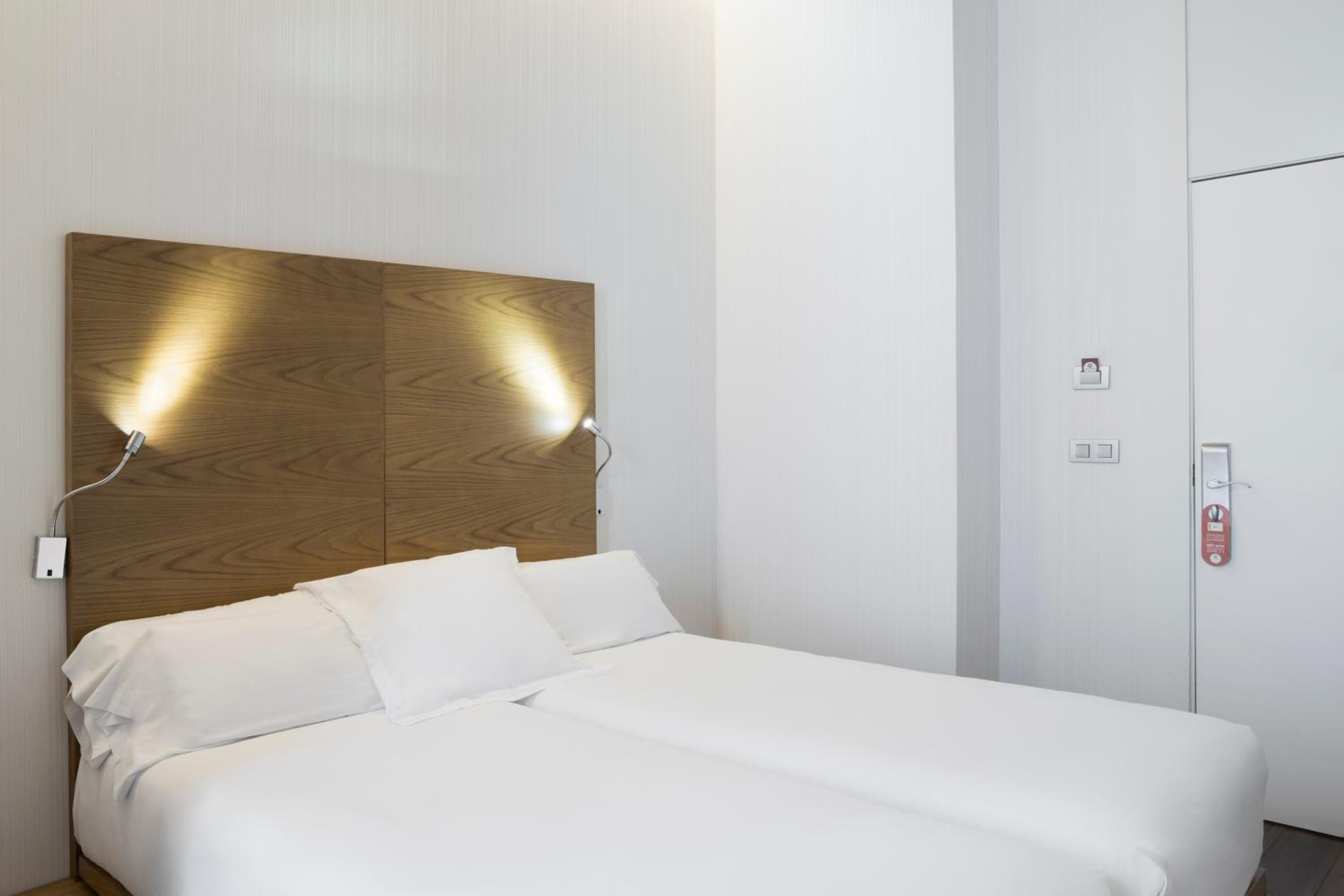 Double Room - Photo 3