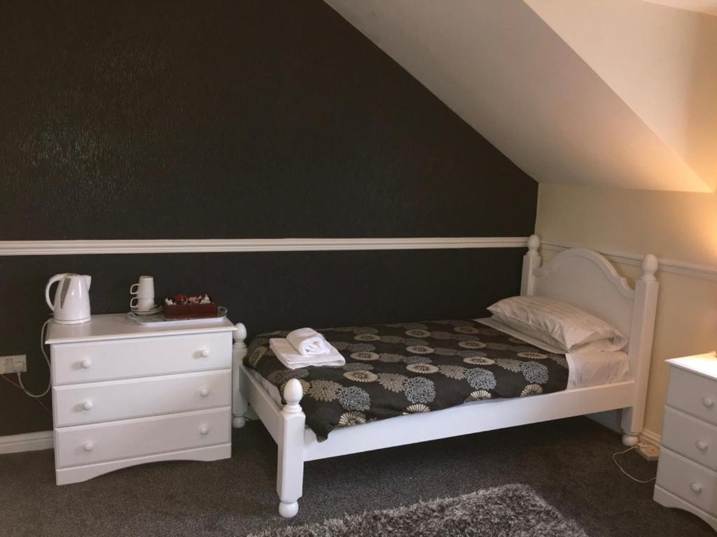 Twin Room with Garden View - Photo 1