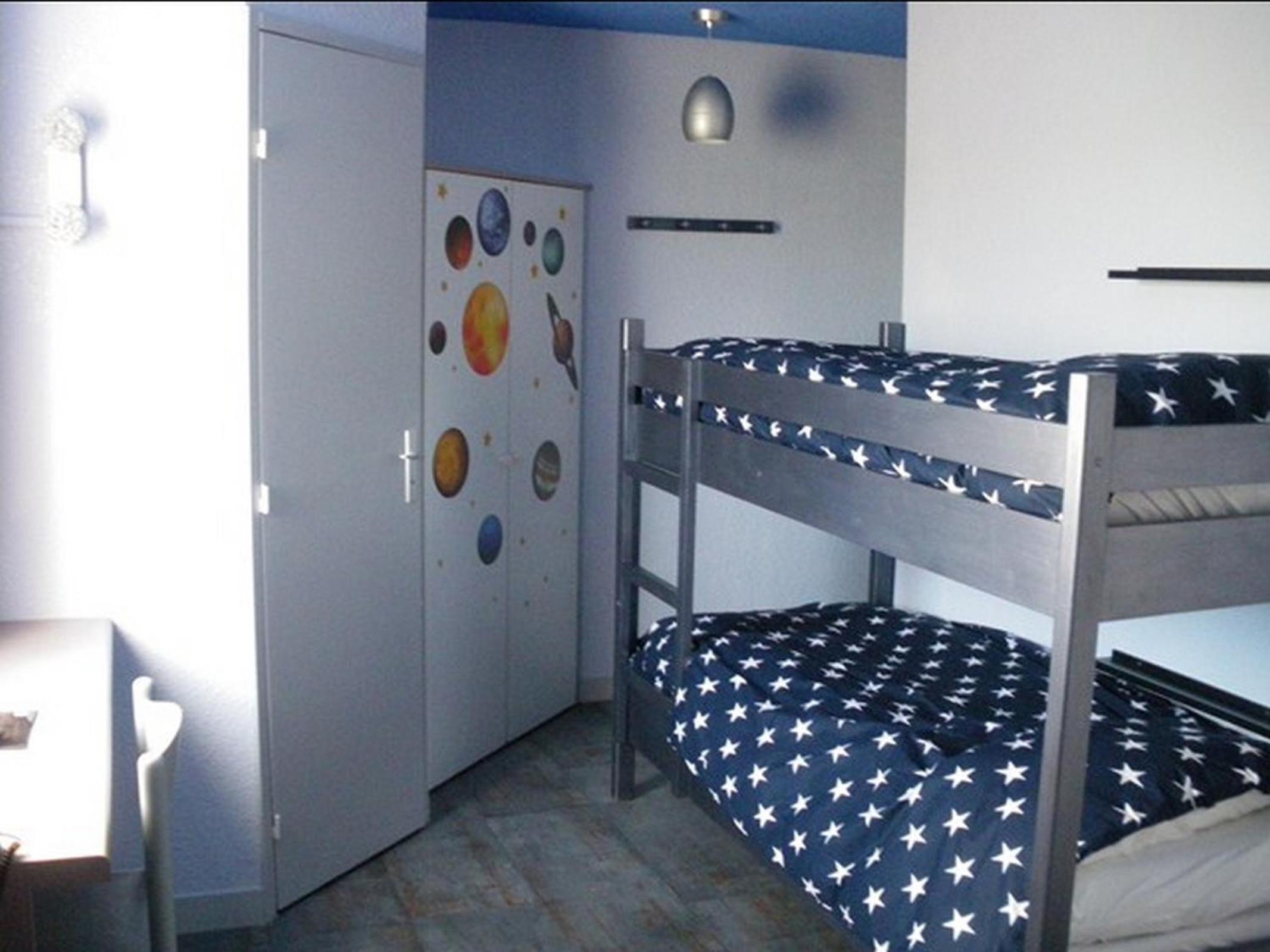 Family Room (2 Adults + 2 Children) - Photo 9
