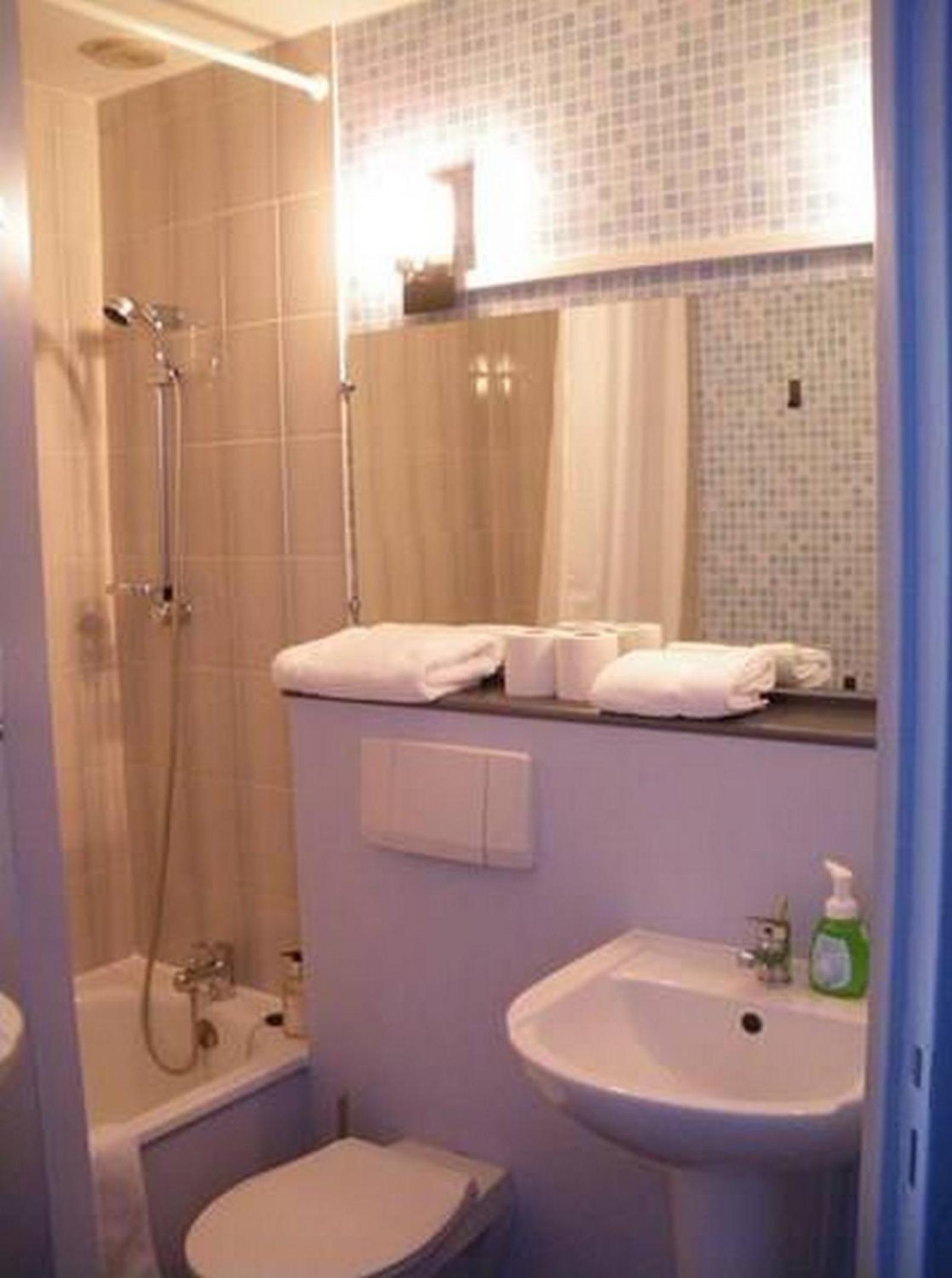 Family Room (2 Adults + 2 Children) - Photo 8