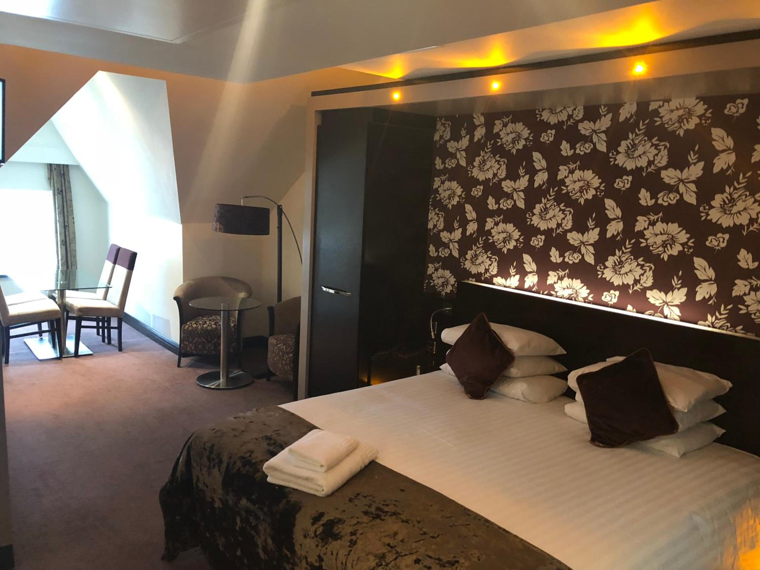 Deluxe Suite - Photo 2