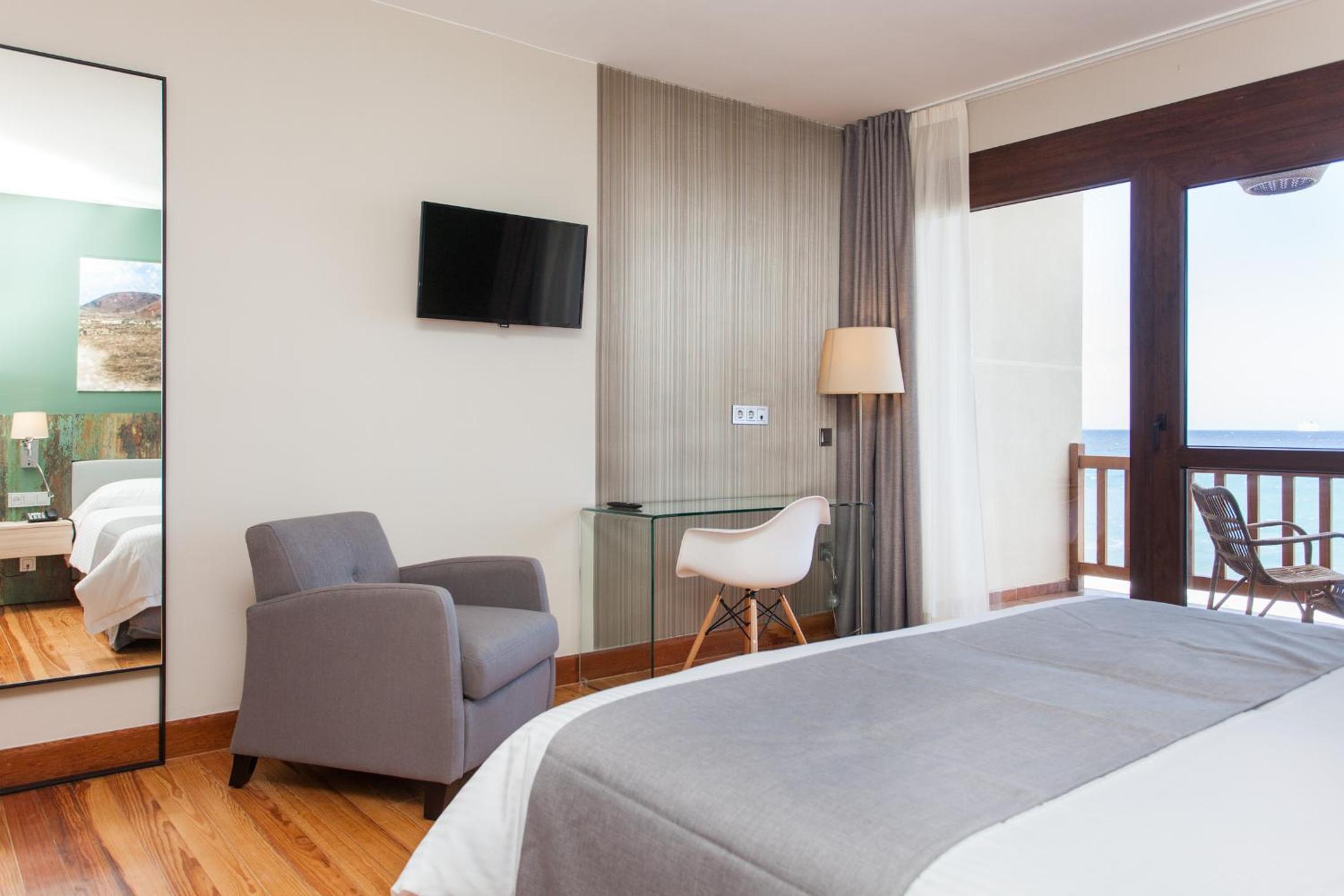 Double Room with Balcony and Sea View