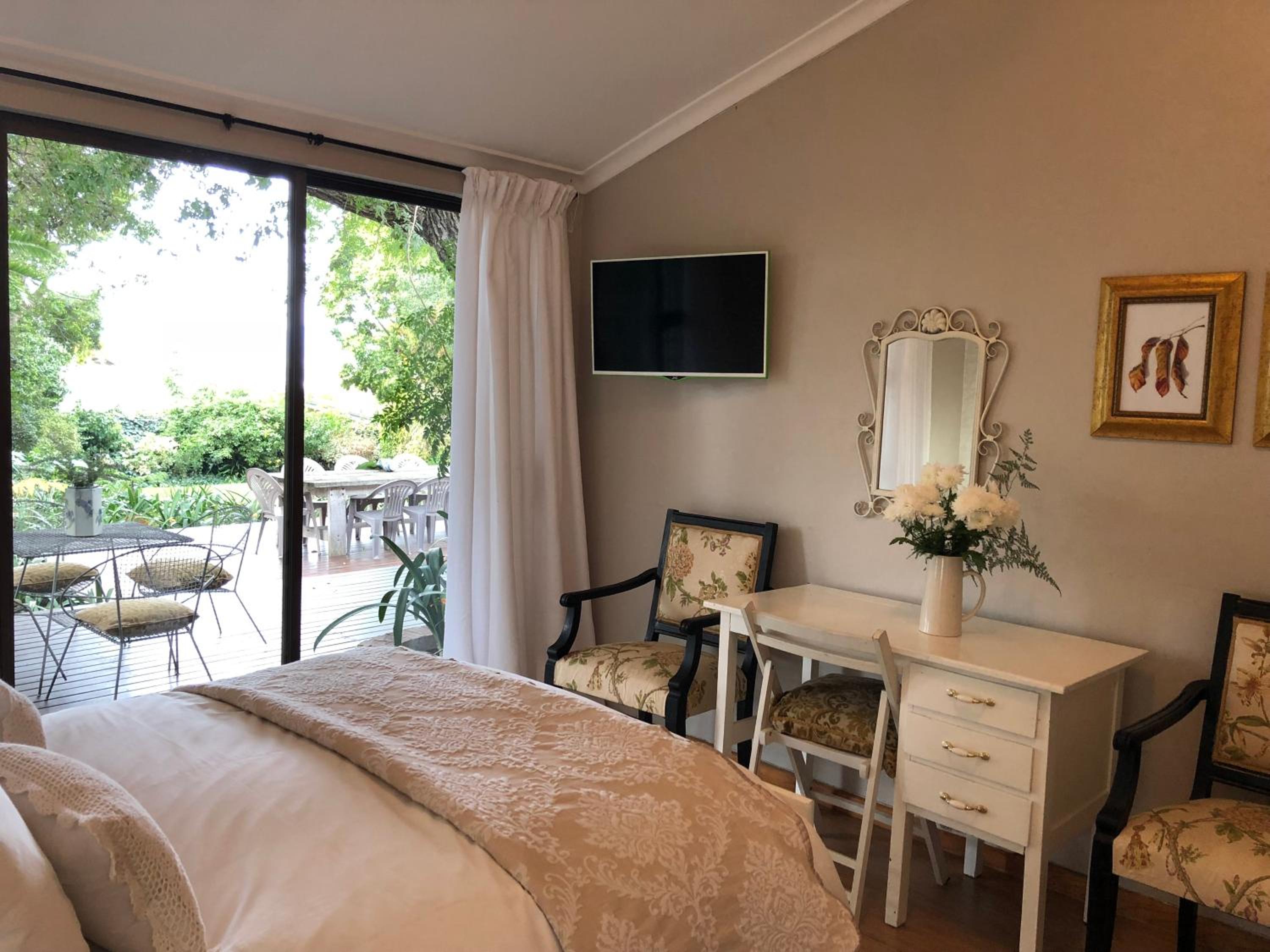 Two-Bedroom Suite - Photo 7
