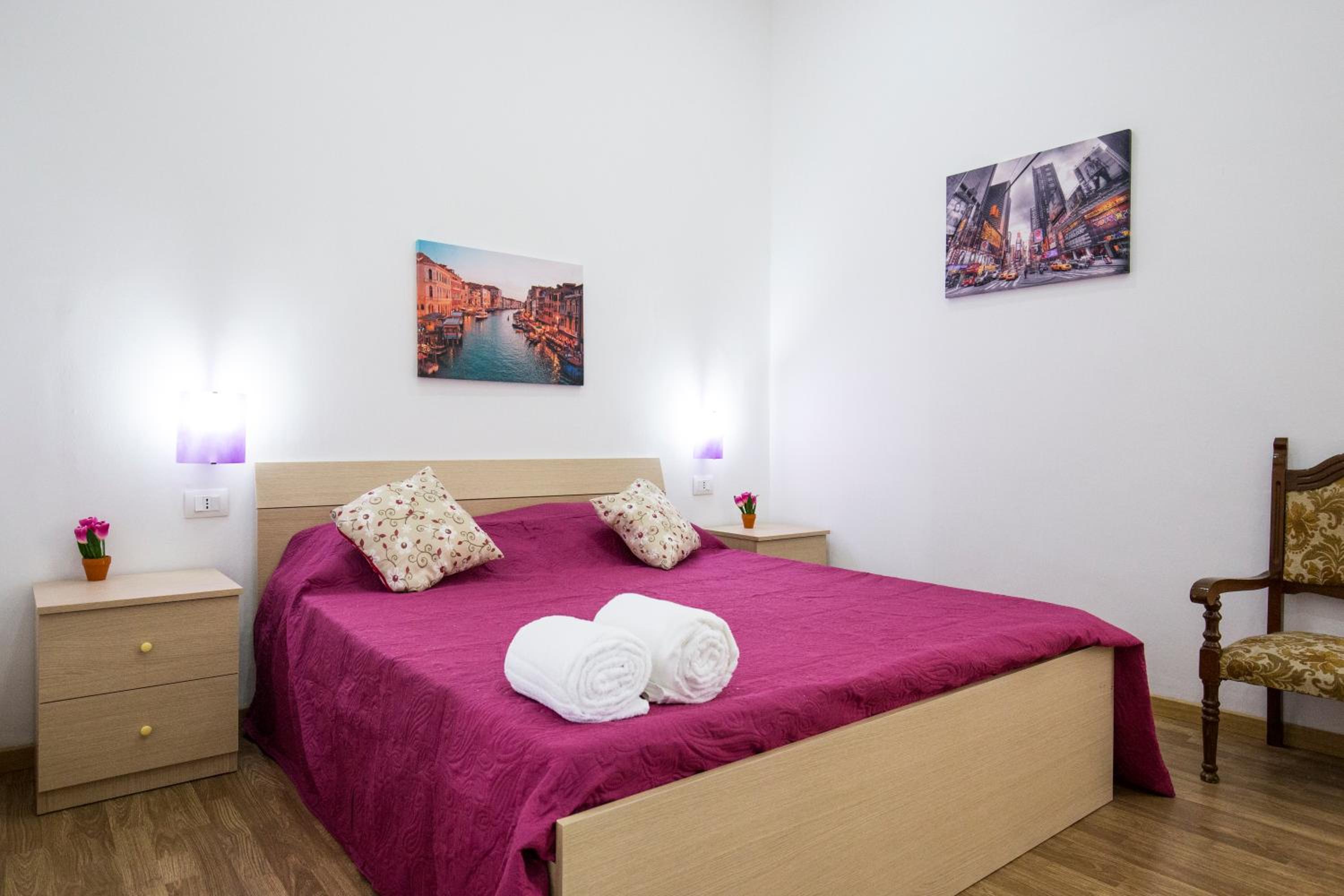 Double Room with Private External Bathroom - Photo 7
