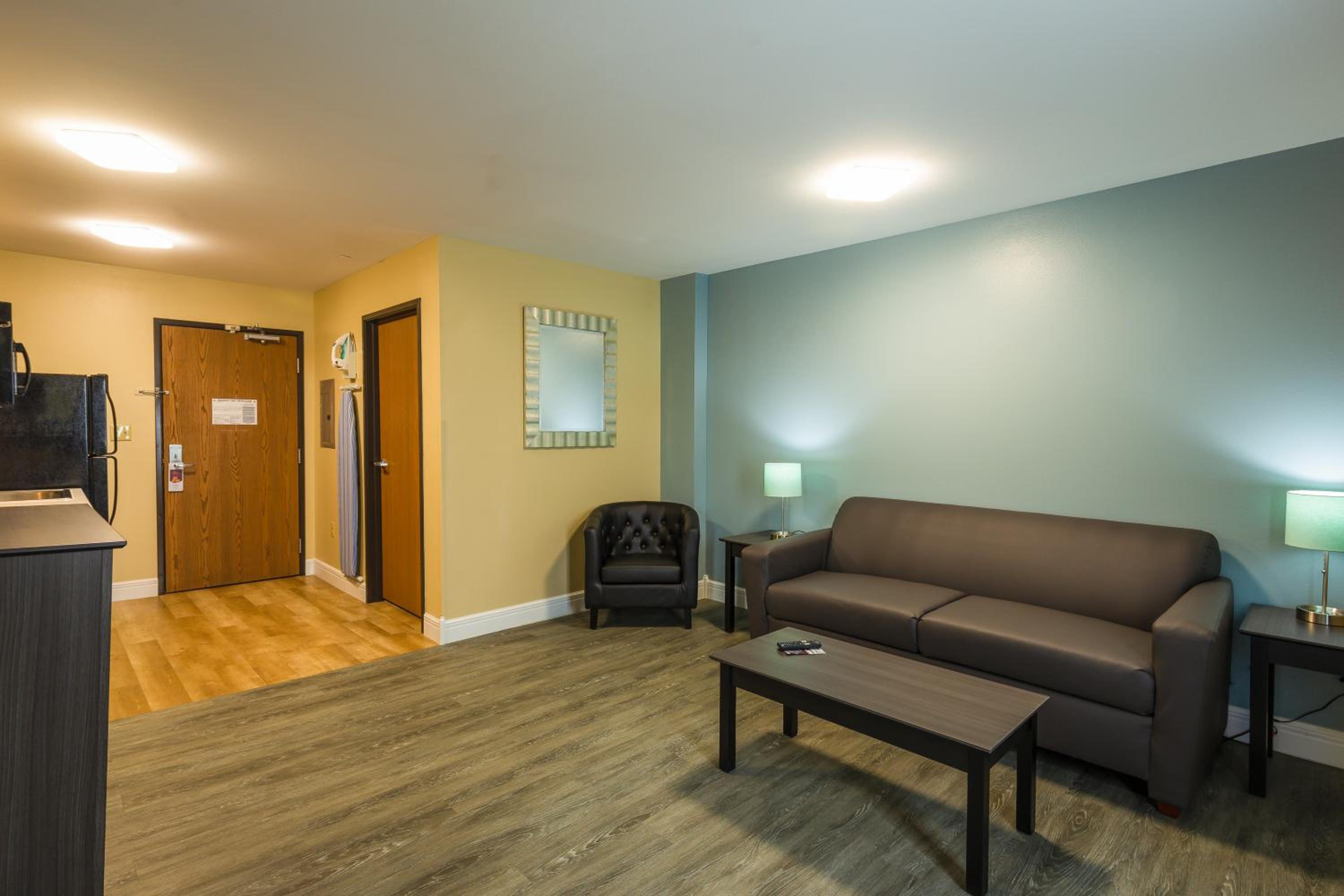 Two-Room Queen Suite with Two Bathrooms - Non-Smoking photo 1