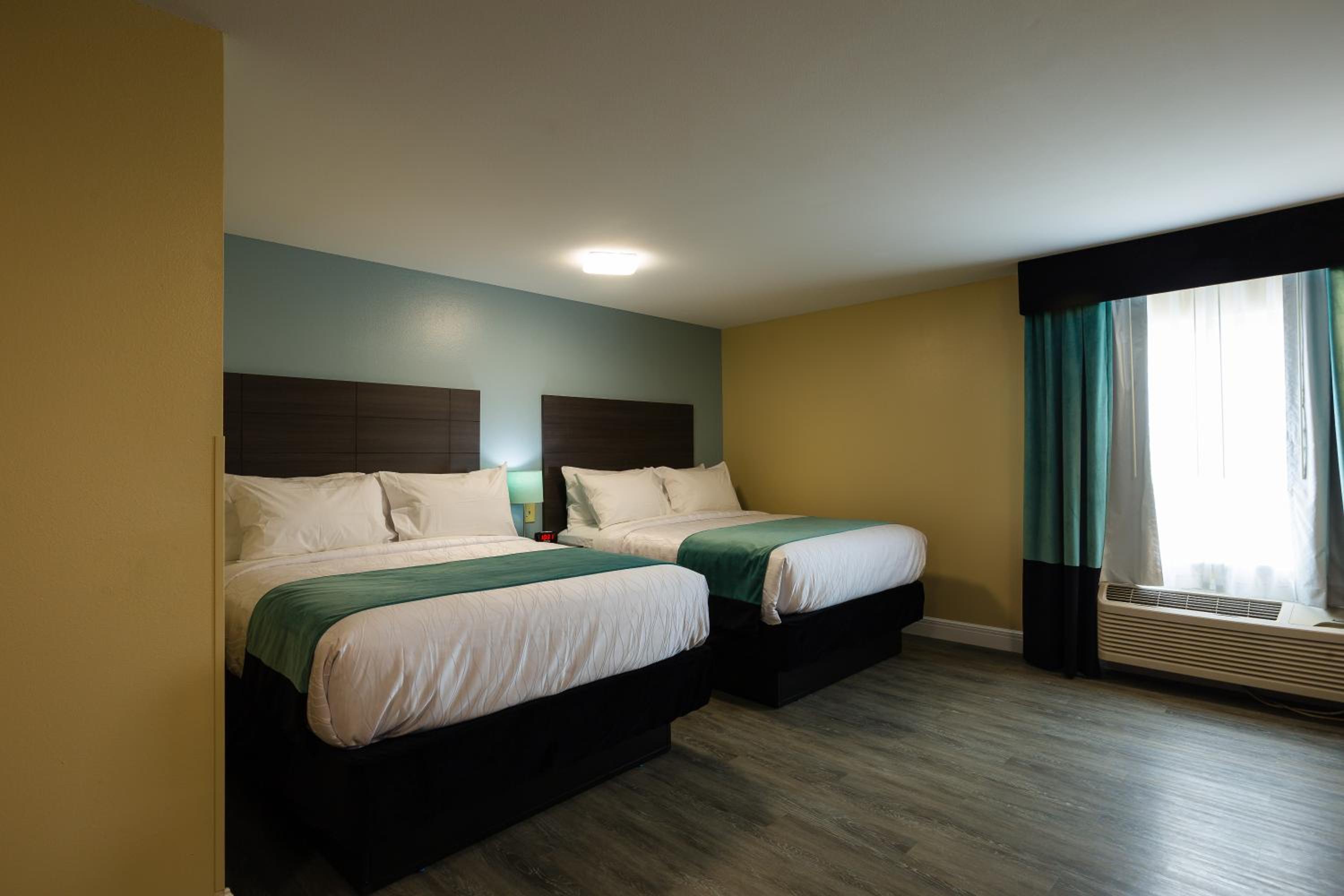 Queen Room with Two Queen Beds - Mobility Access/Non-Smoking