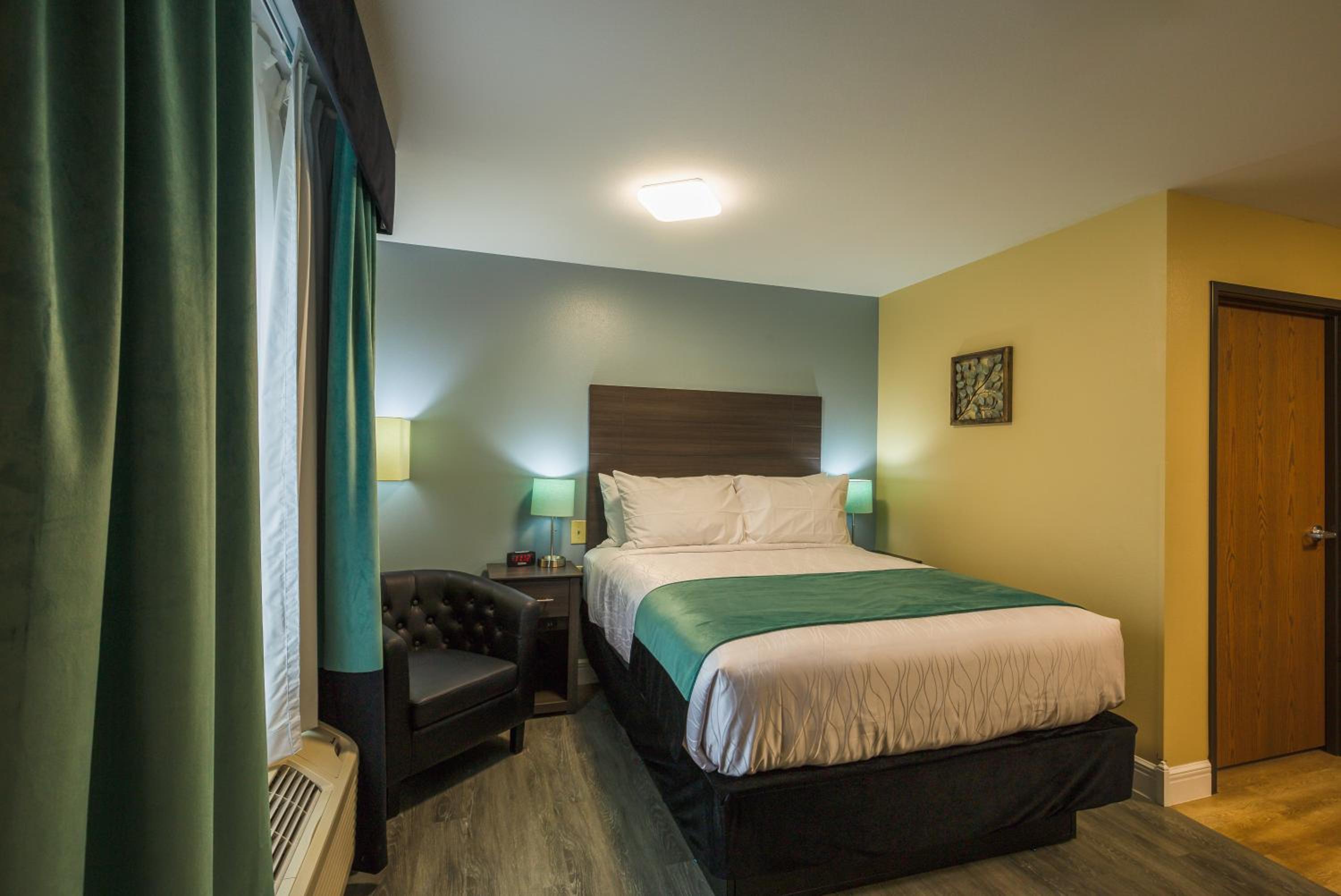 Queen Room - Mobility Access/Non-Smoking photo 1