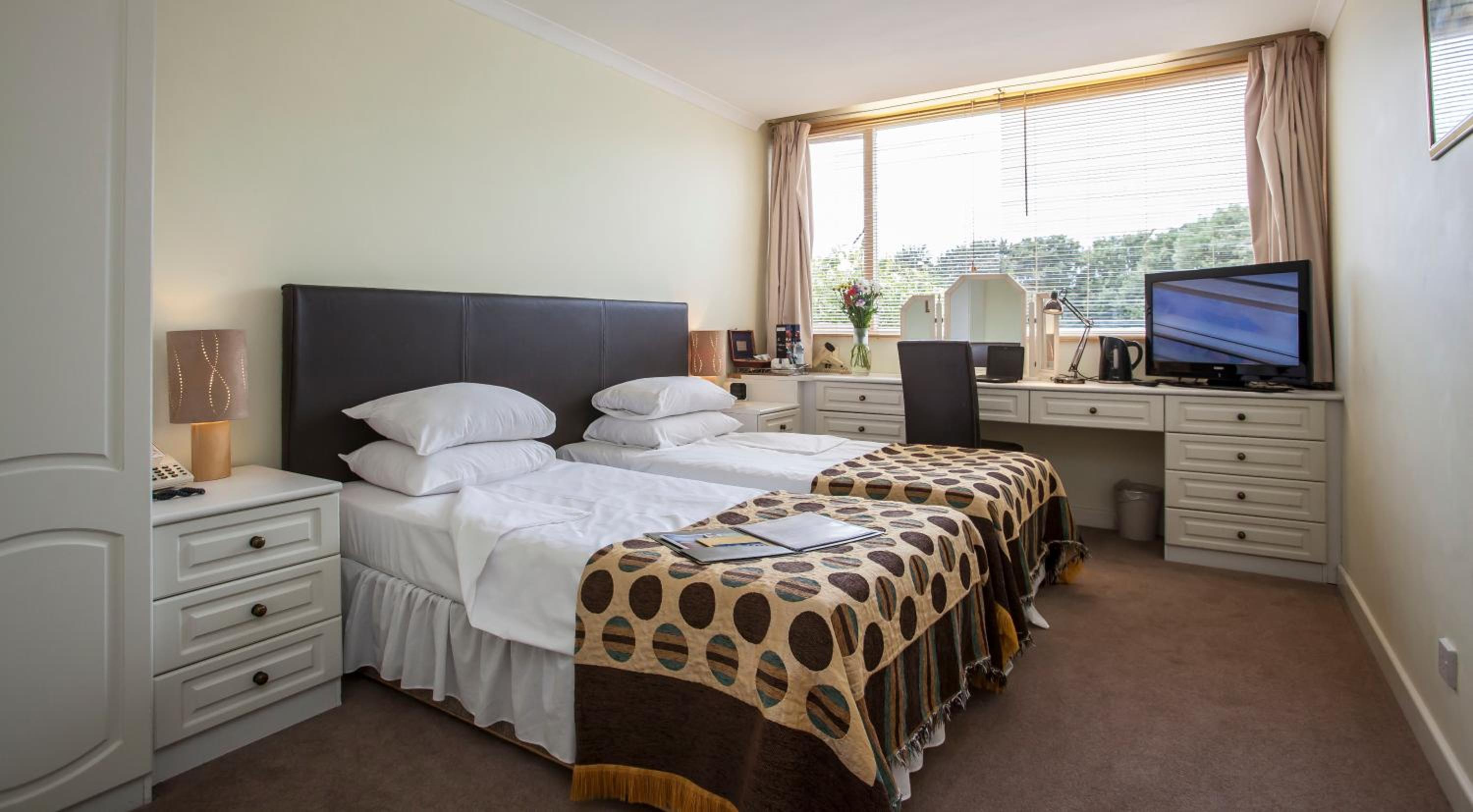 Twin Room - Photo 3