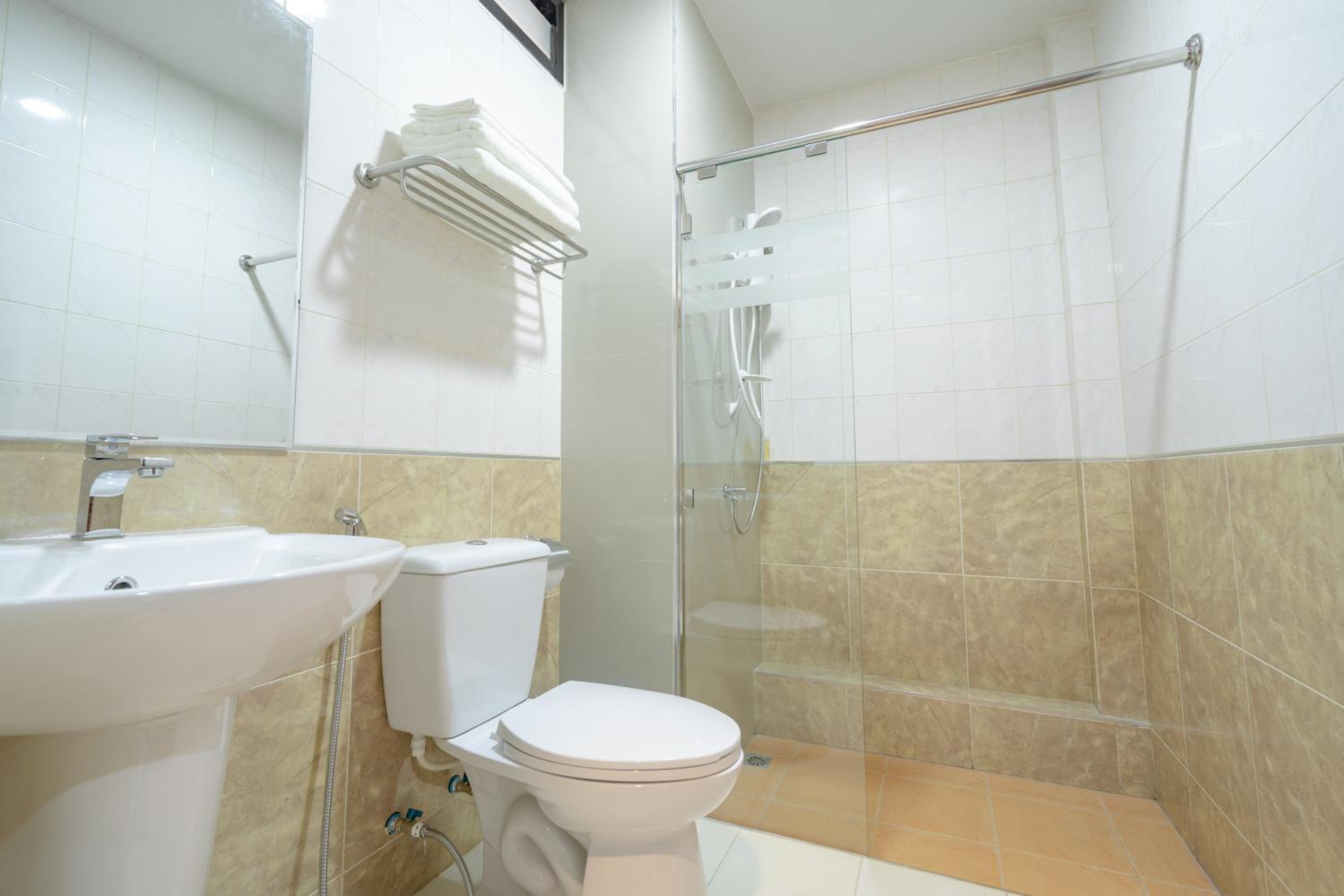 Standard Twin Room - Photo 2