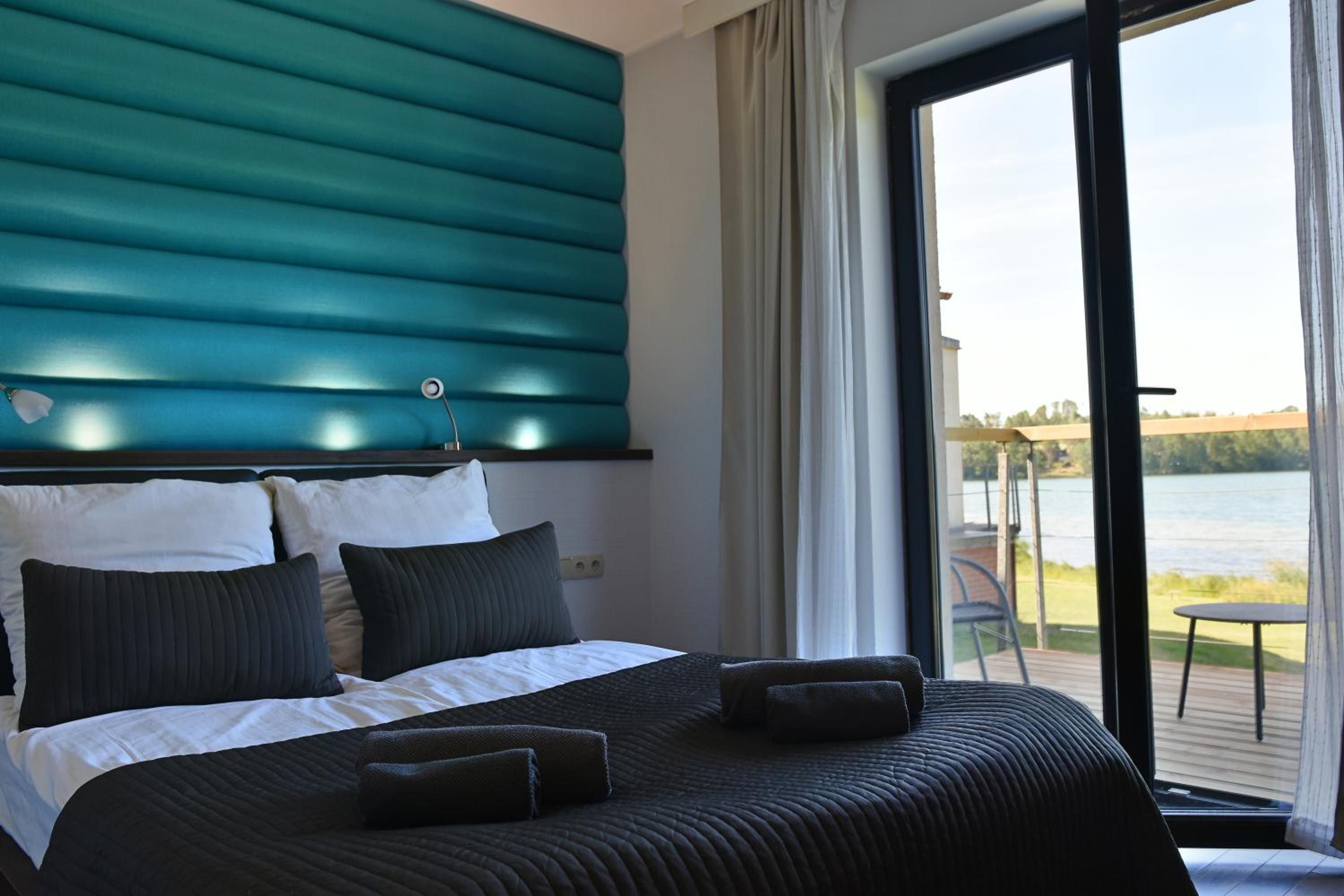 Deluxe Double or Twin Room with Lake View photo 1