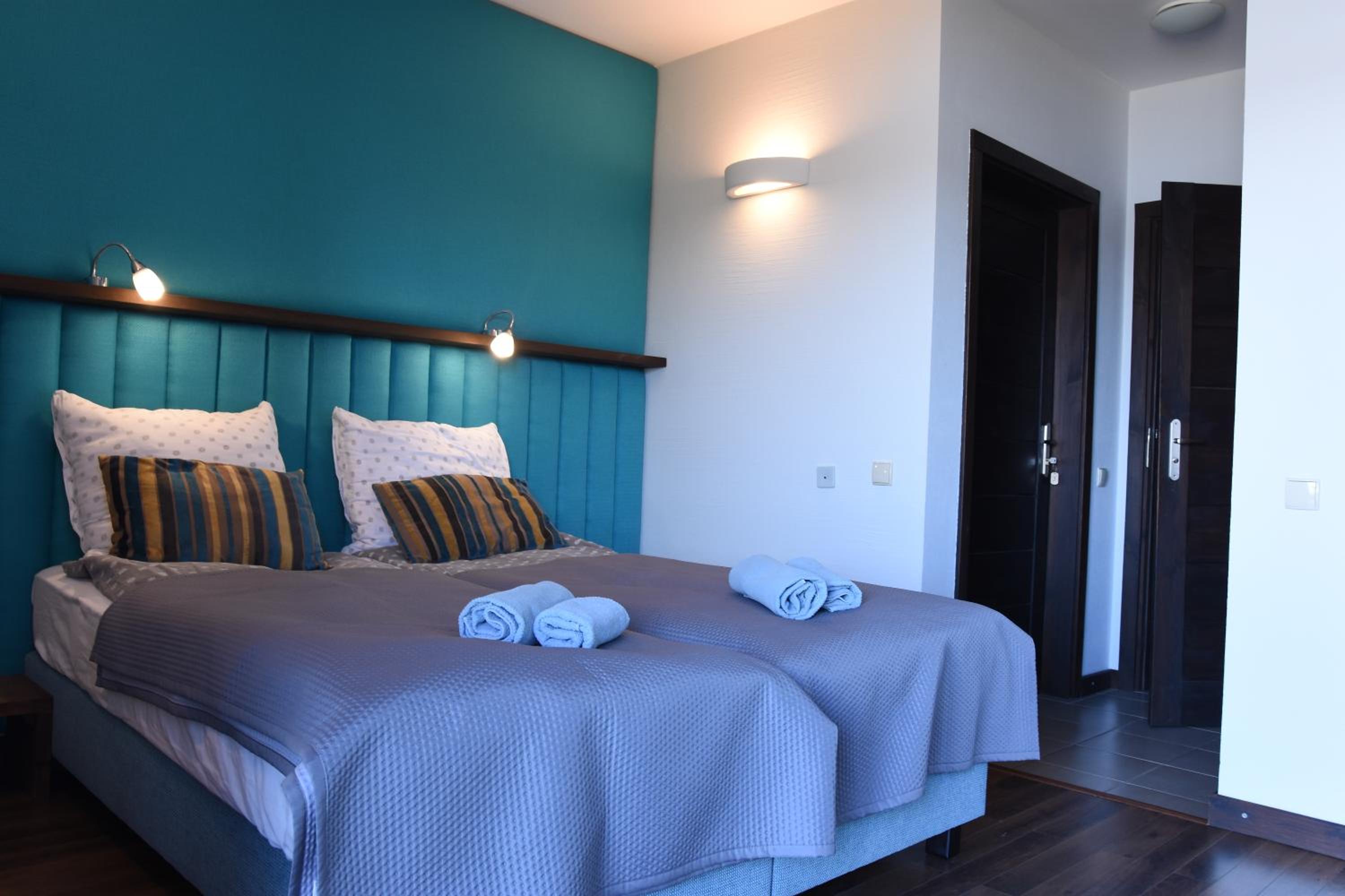 Double or Twin Room with Lake View photo 3