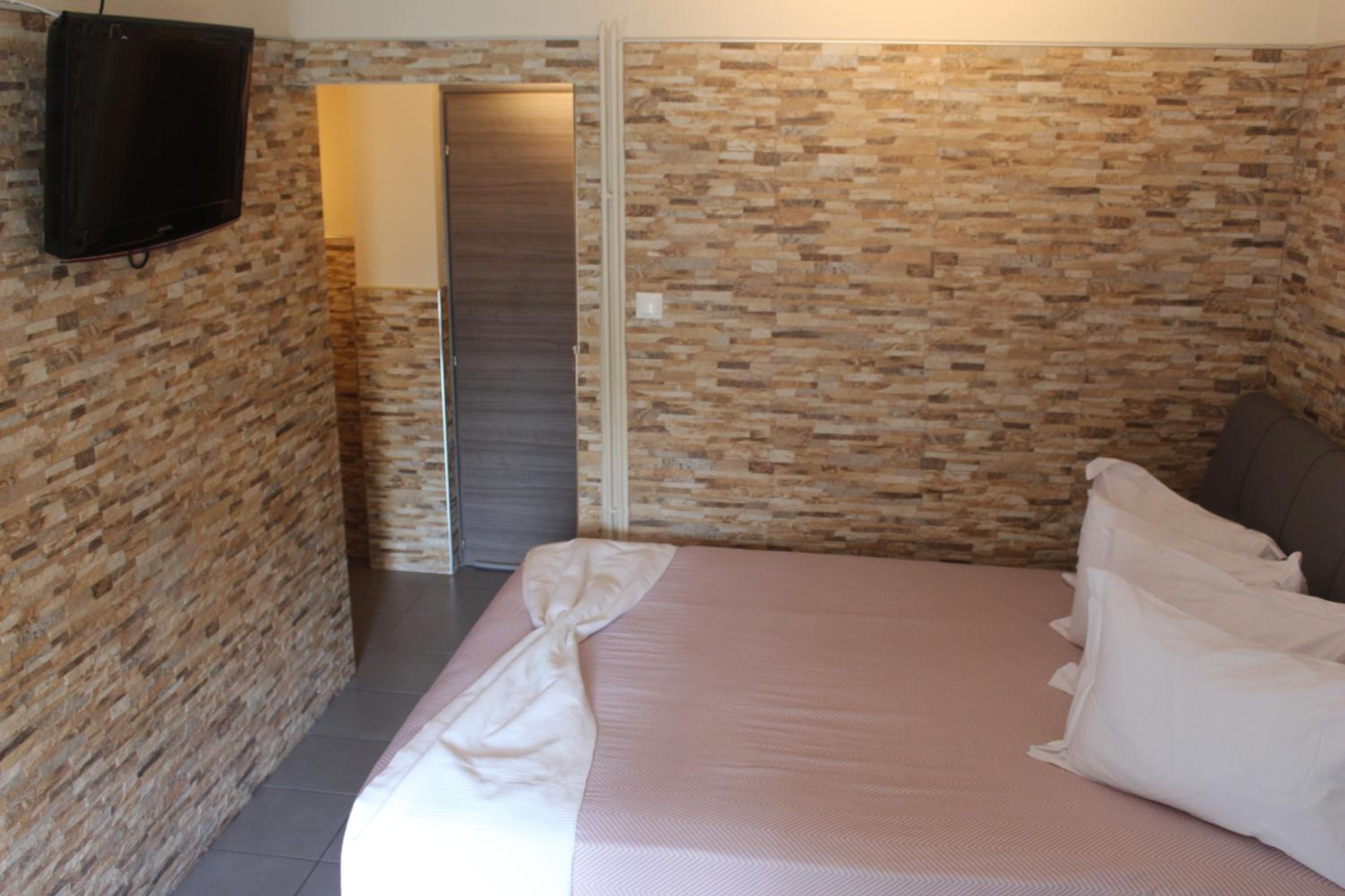 Studio Apartment - Photo 4