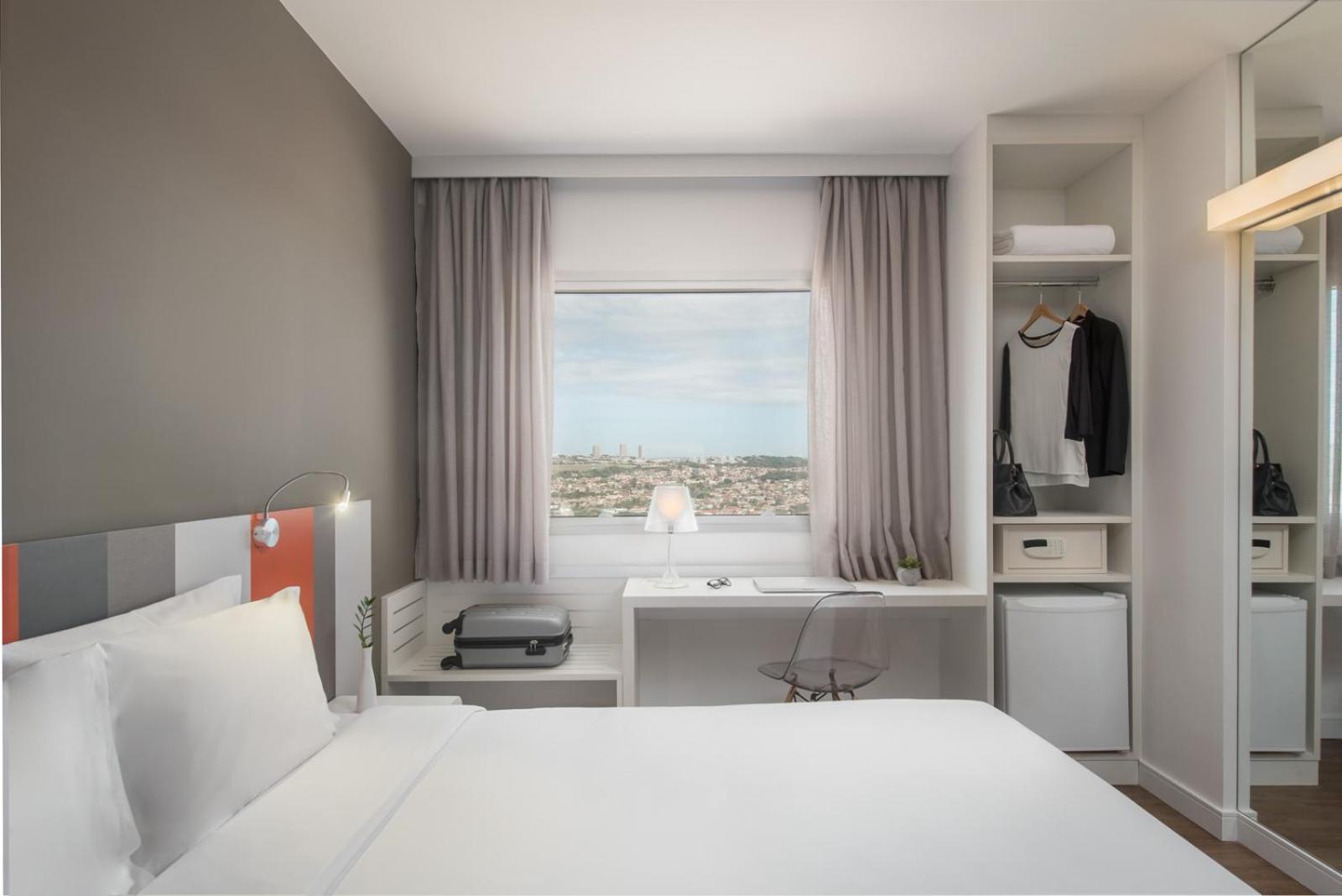 Luxury Double - 1 Queen Bed photo 3