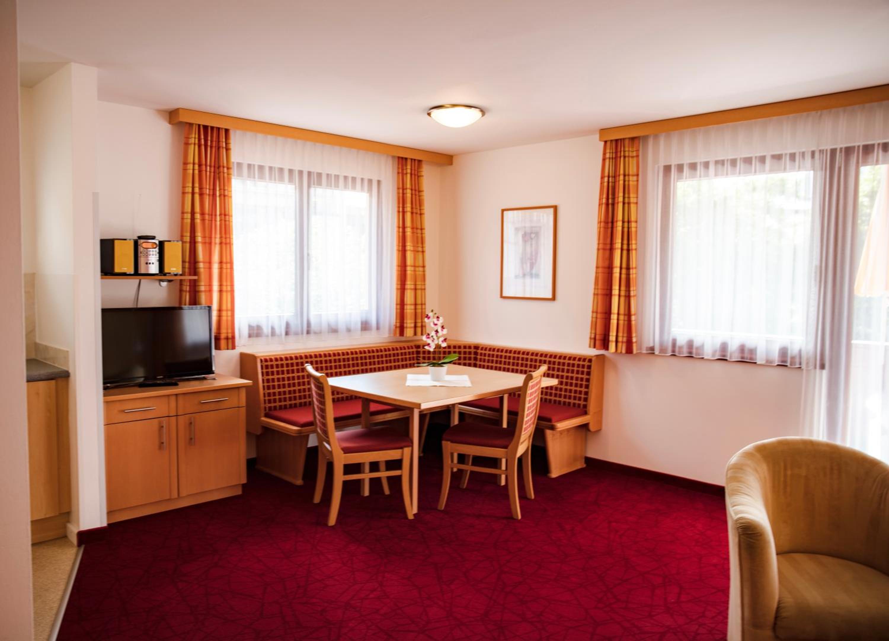 Duplex One-Bedroom Apartment with Balcony photo 3
