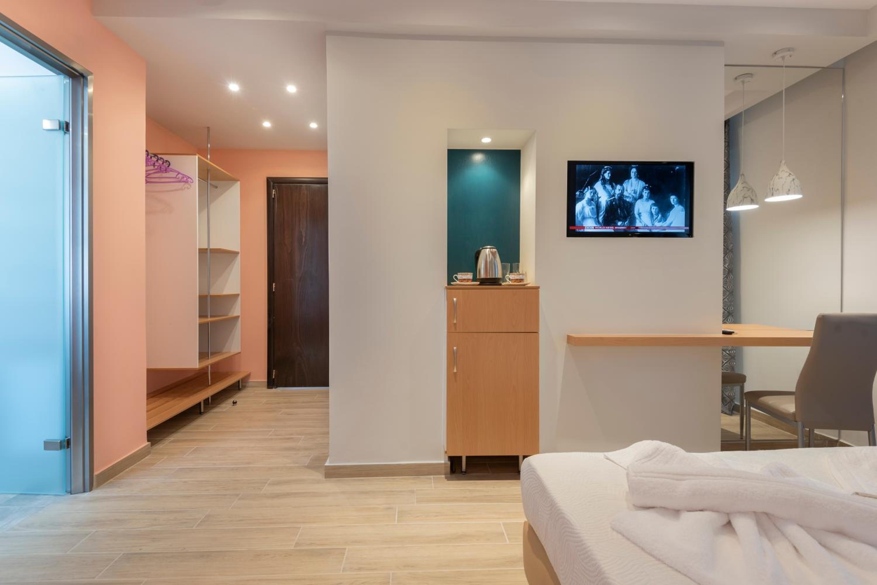 Deluxe Suite - Photo 16