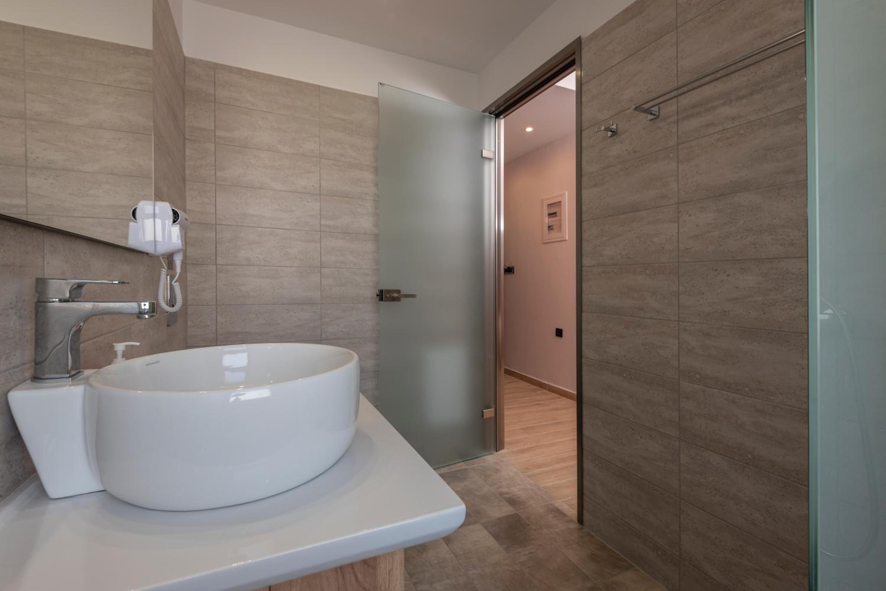 Deluxe Suite - Photo 17