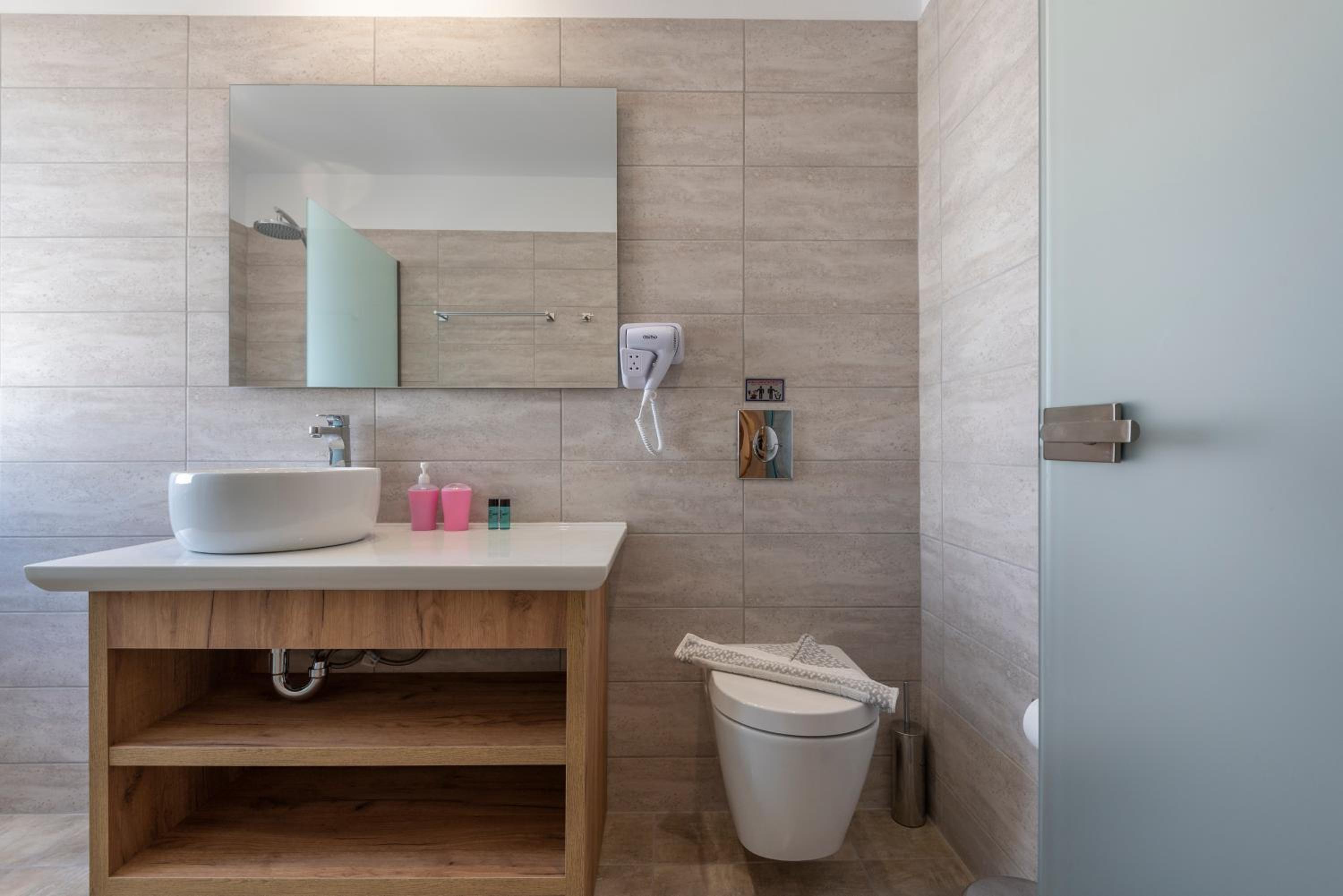 Deluxe Suite - Photo 25