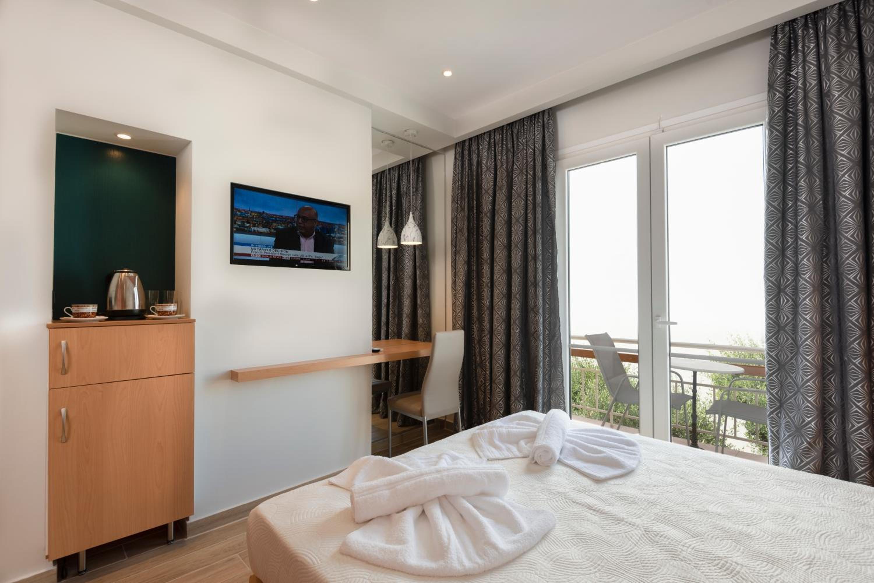 Deluxe Suite - Photo 1