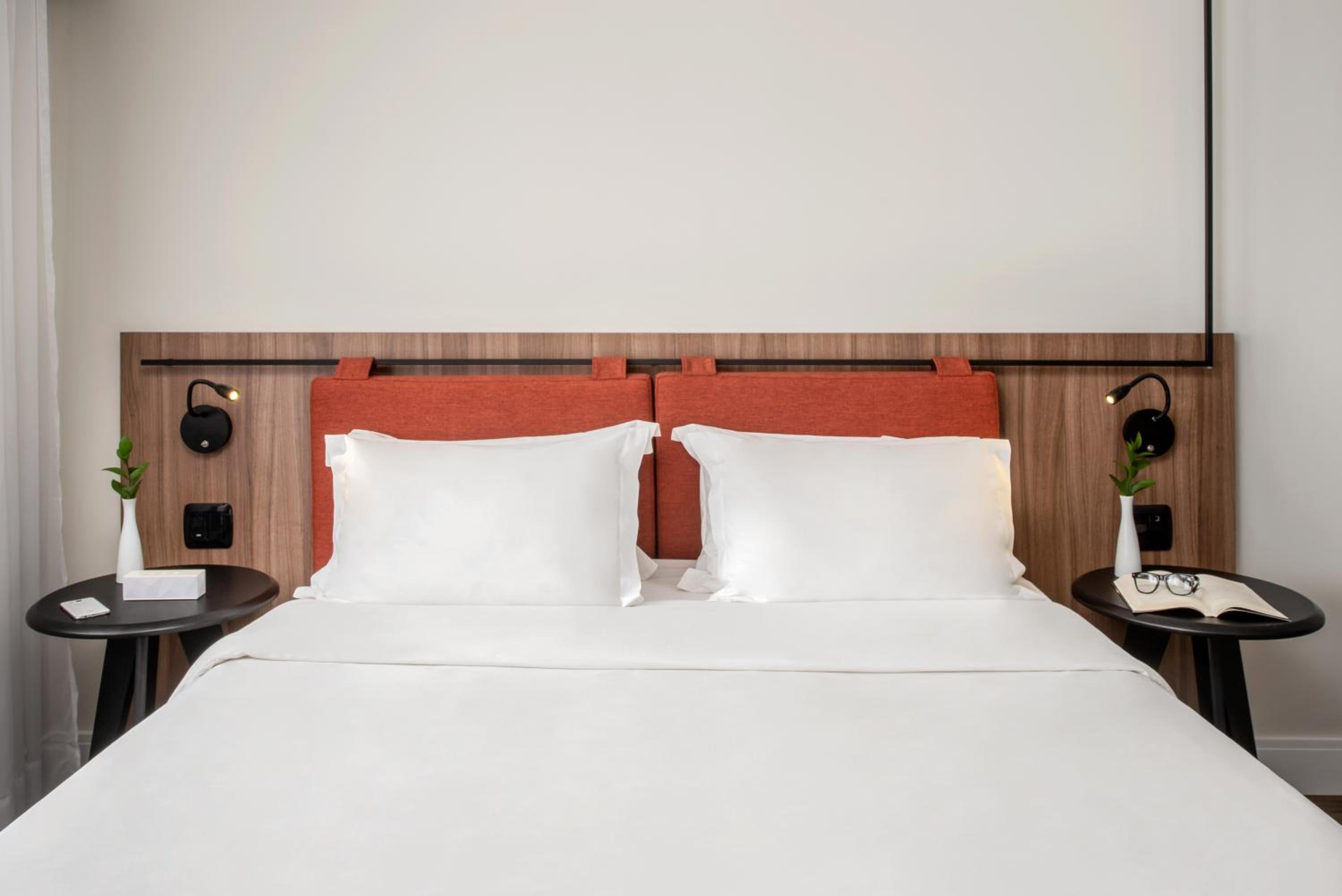 Premium Double - 1 King Bed and 1 Sofa Bed - Photo 2
