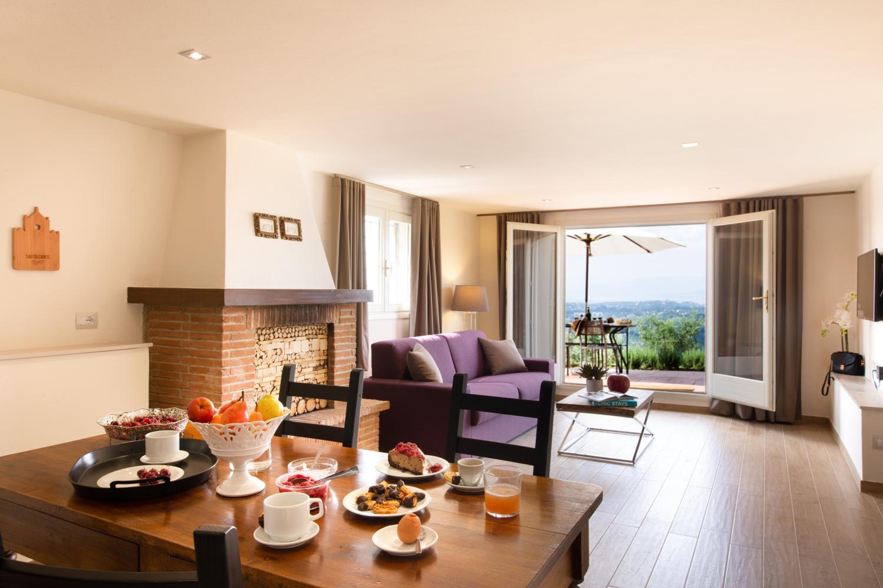 Deluxe One-Bedroom Apartment with Garden photo 2