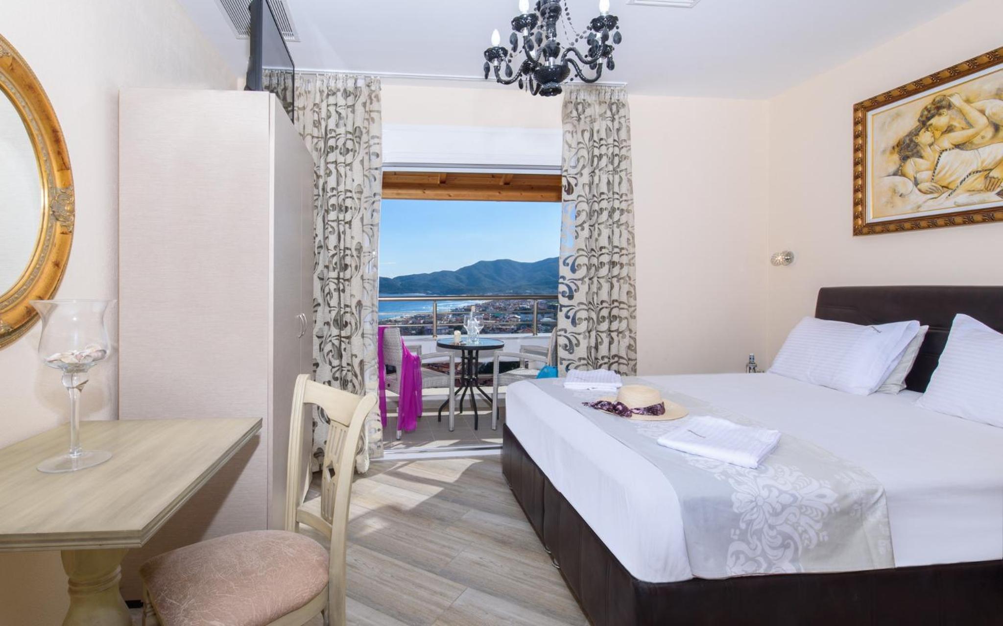 Deluxe Double Room with Balcony and Sea View photo 1