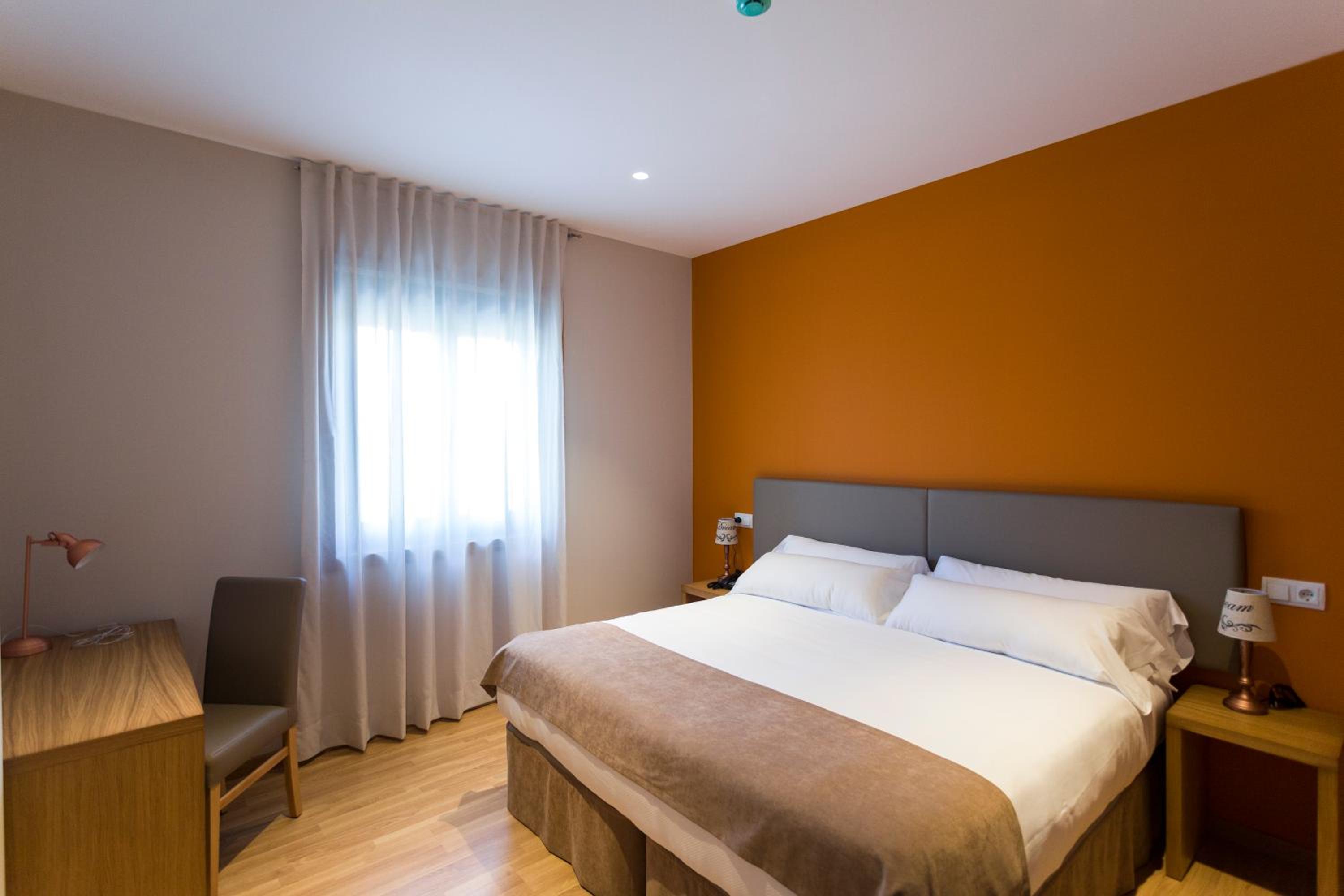Double or Twin Room - Photo 3