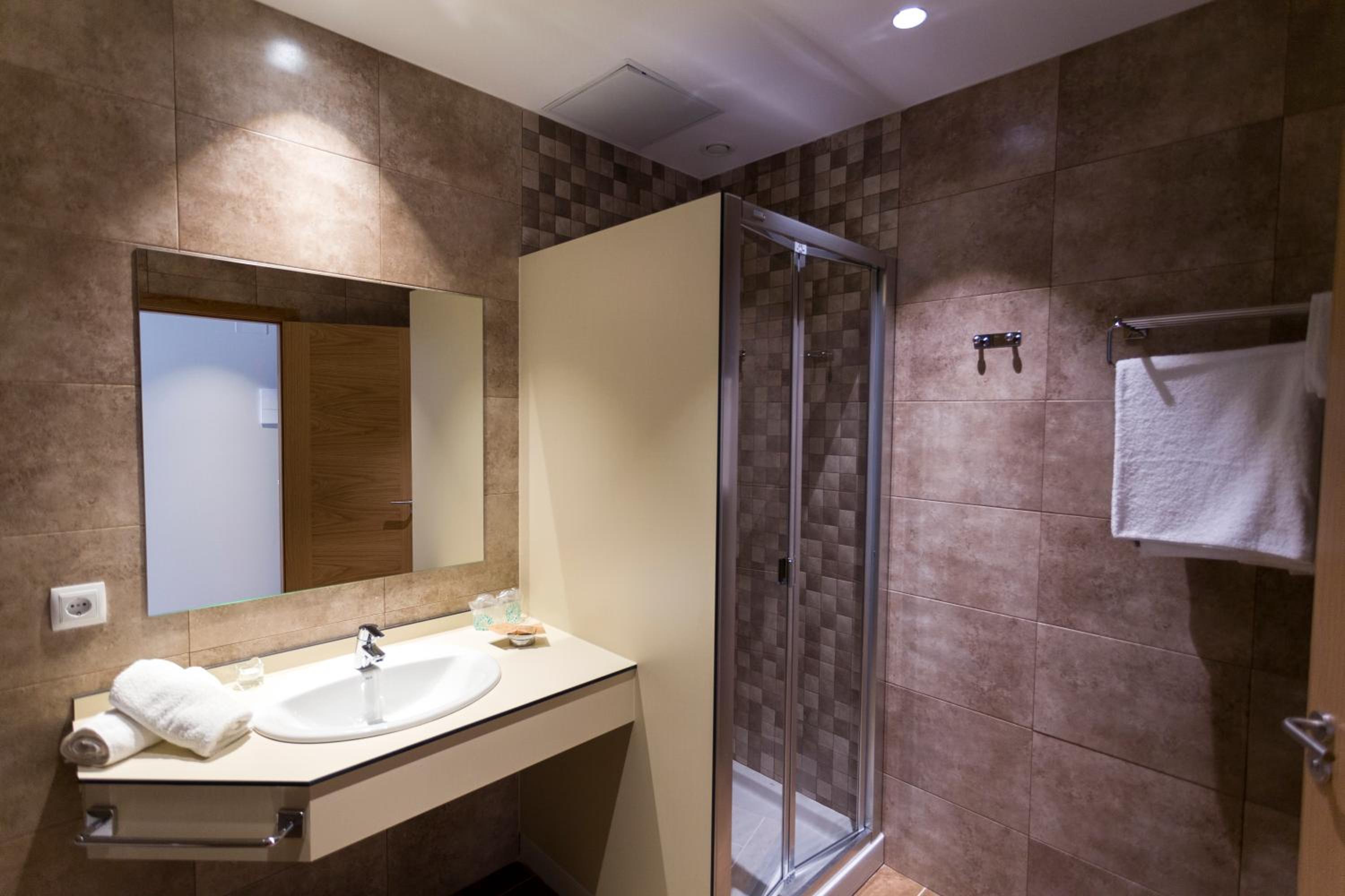 Double or Twin Room - Photo 5