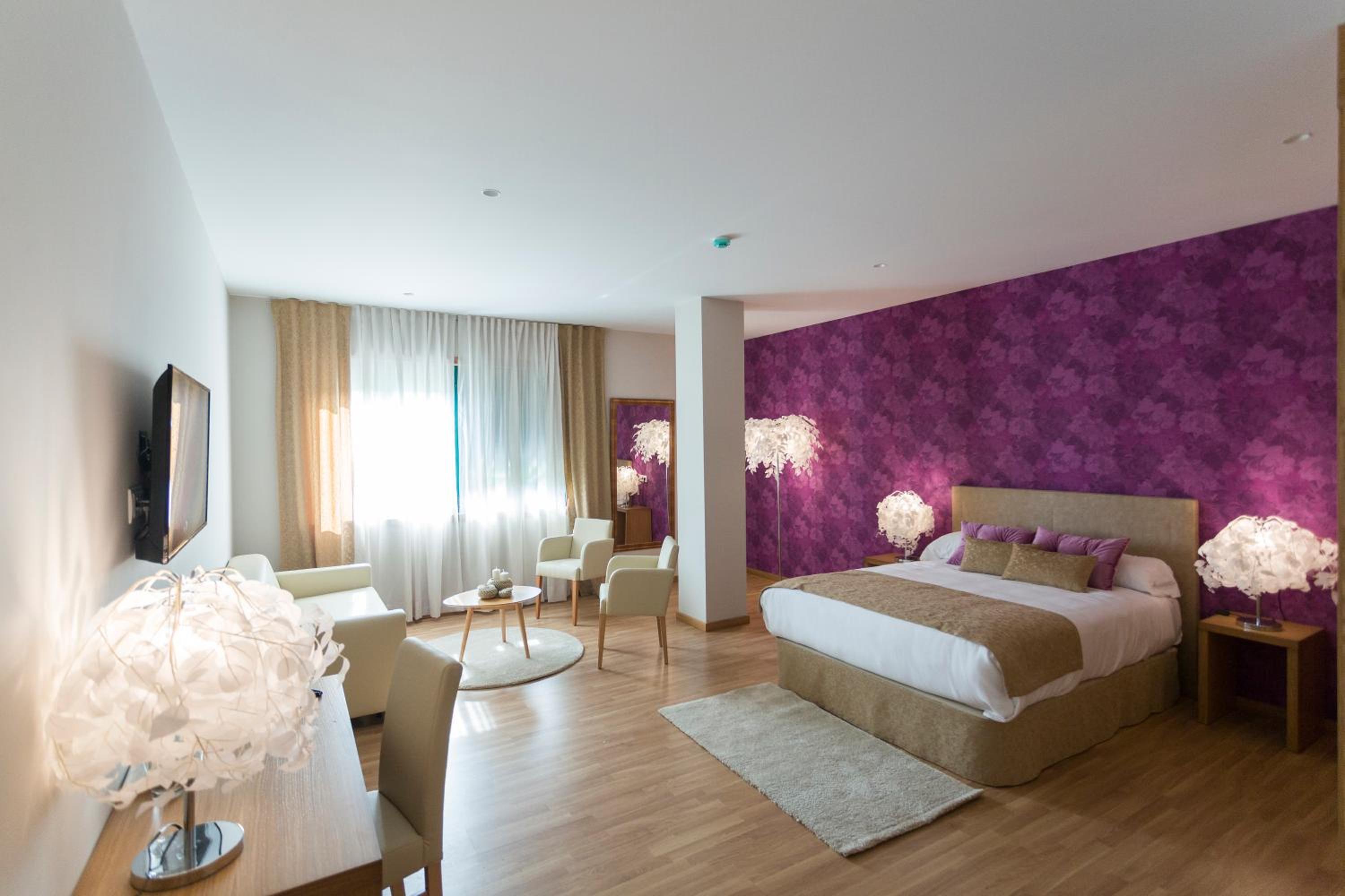 Suite - Photo 1