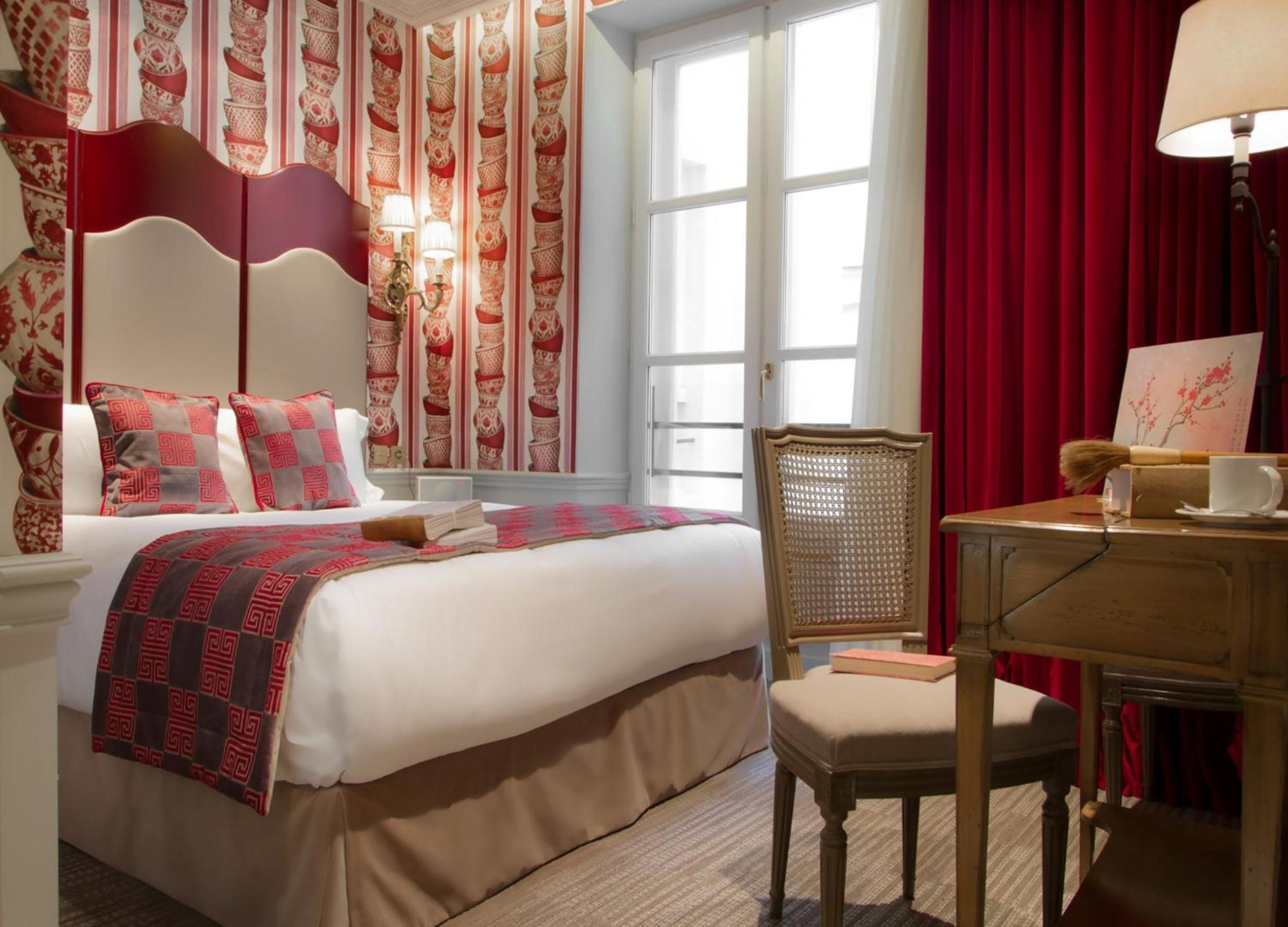 Deluxe Double Room with Opera View thumbnail 5