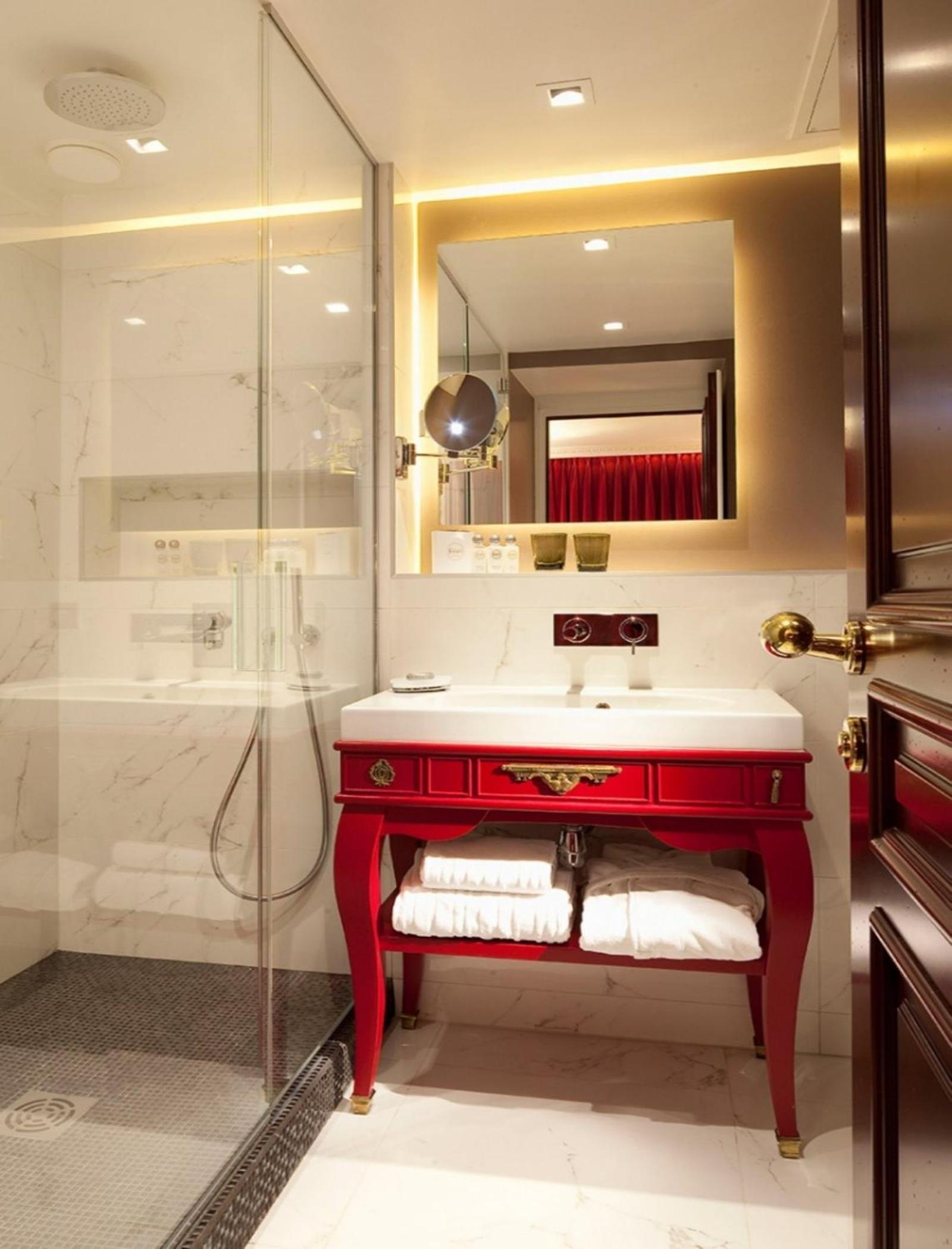 Classic Double Room thumbnail 5