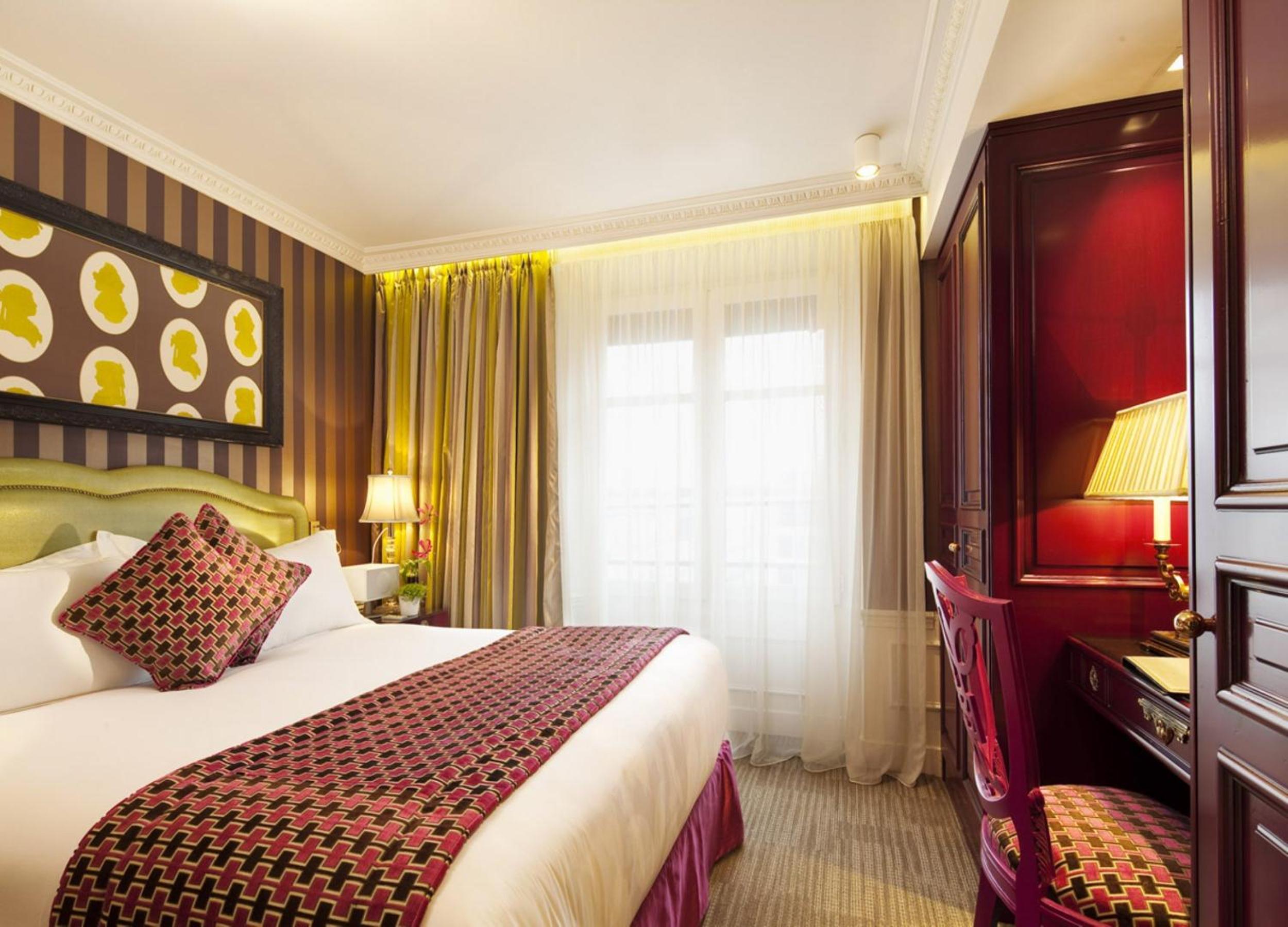 Deluxe Double Room with Opera View thumbnail 6