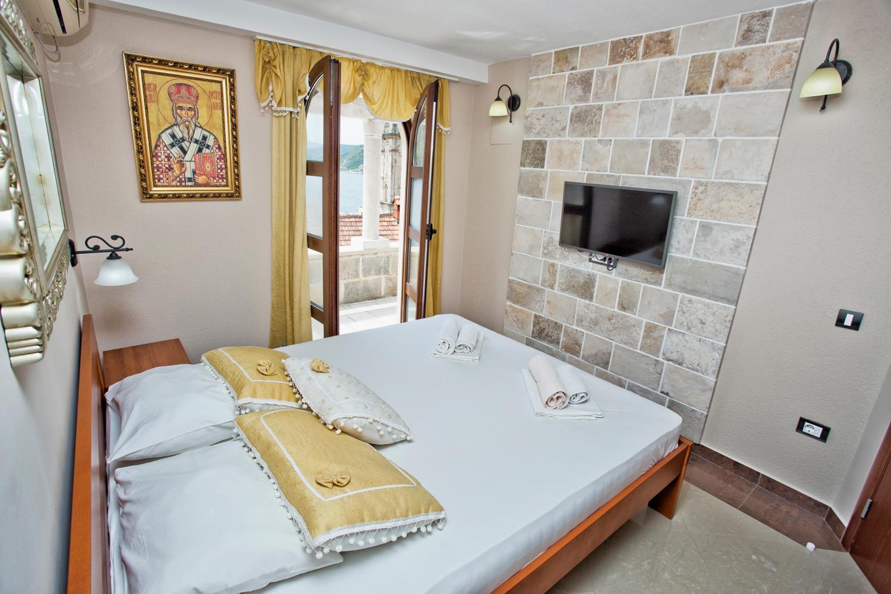 Superior One-Bedroom Apartment with Shared Roof Terrace and Sea View
