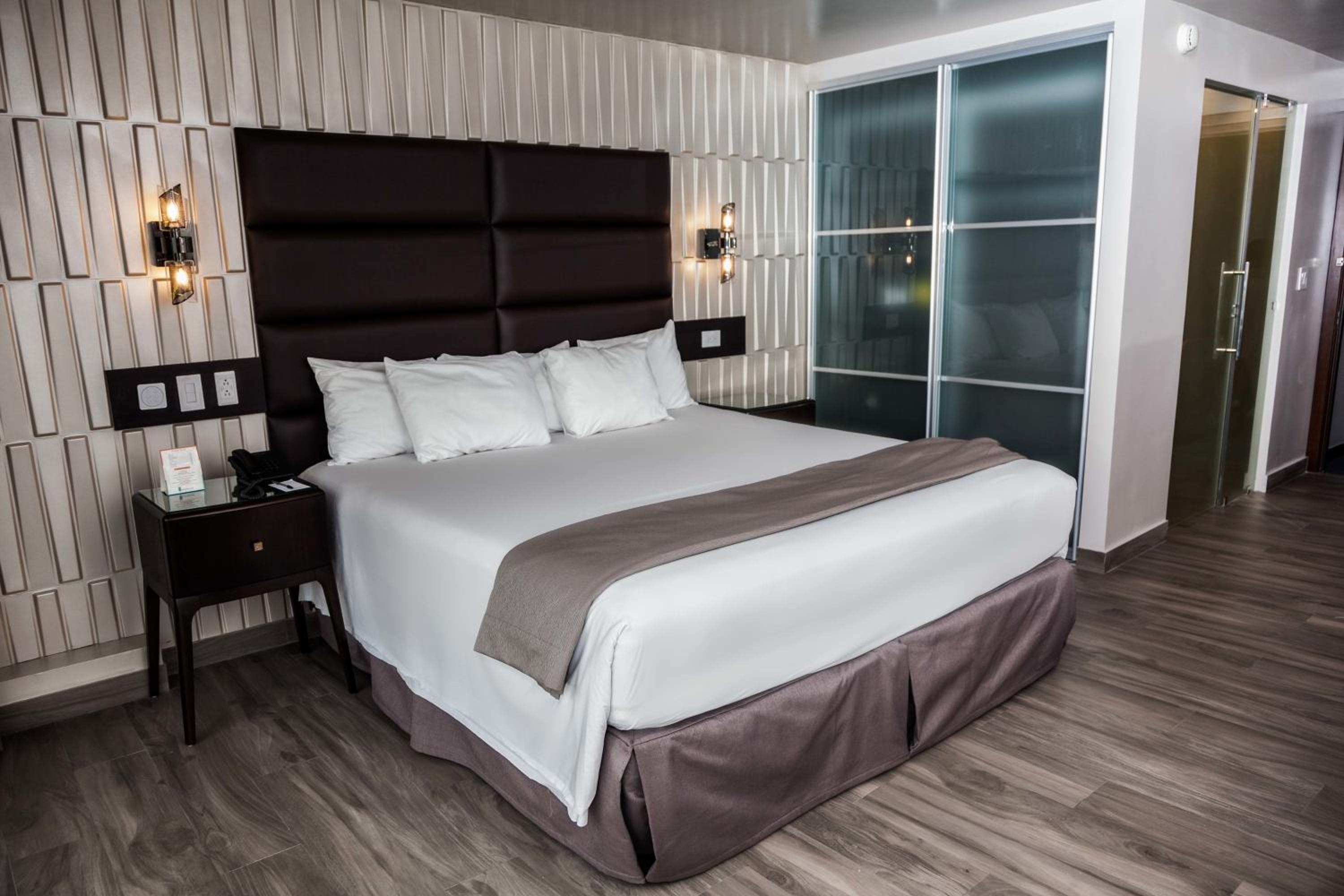 Superior King Room - Photo 4
