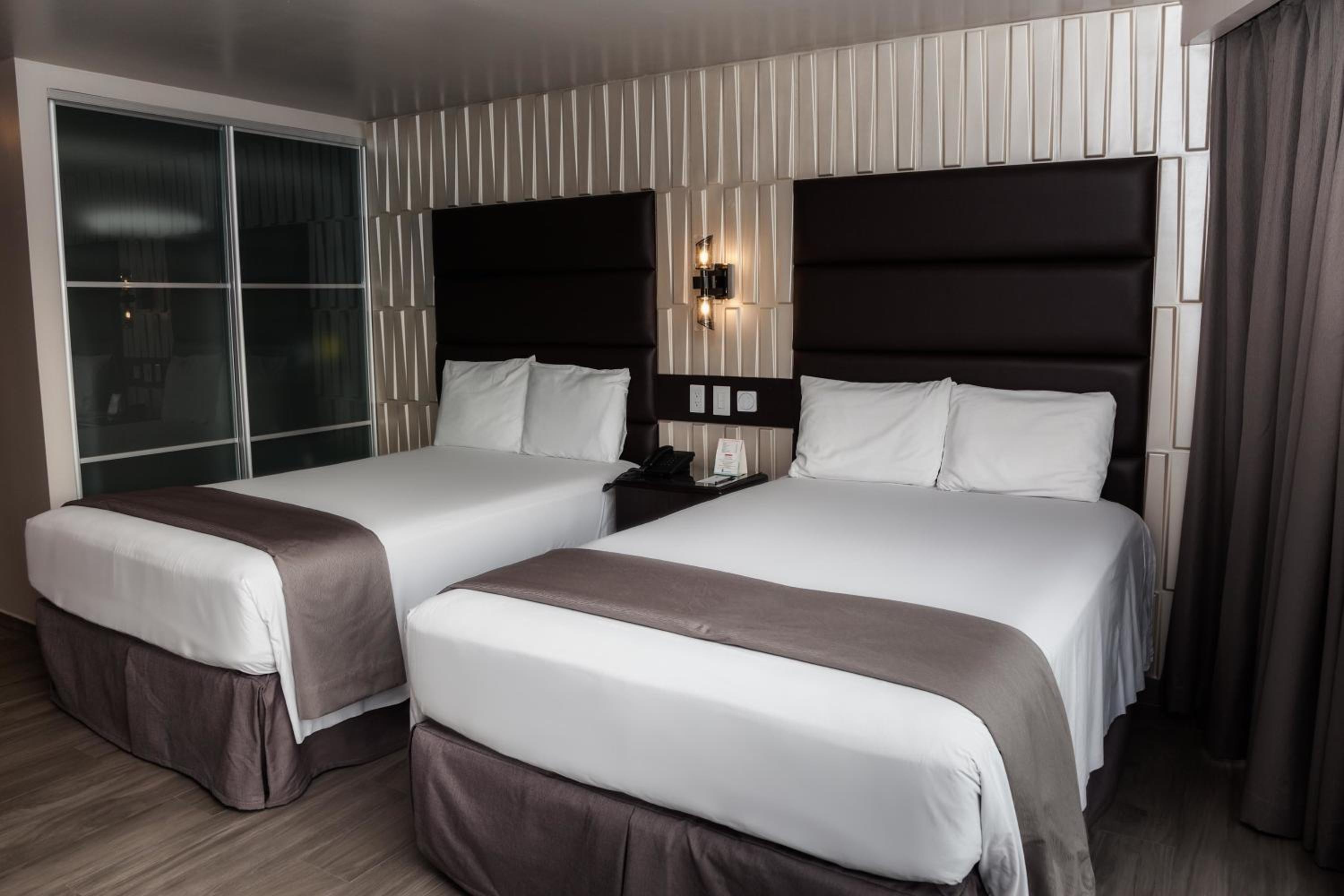 Superior Room with 2 Double Beds - Photo 1