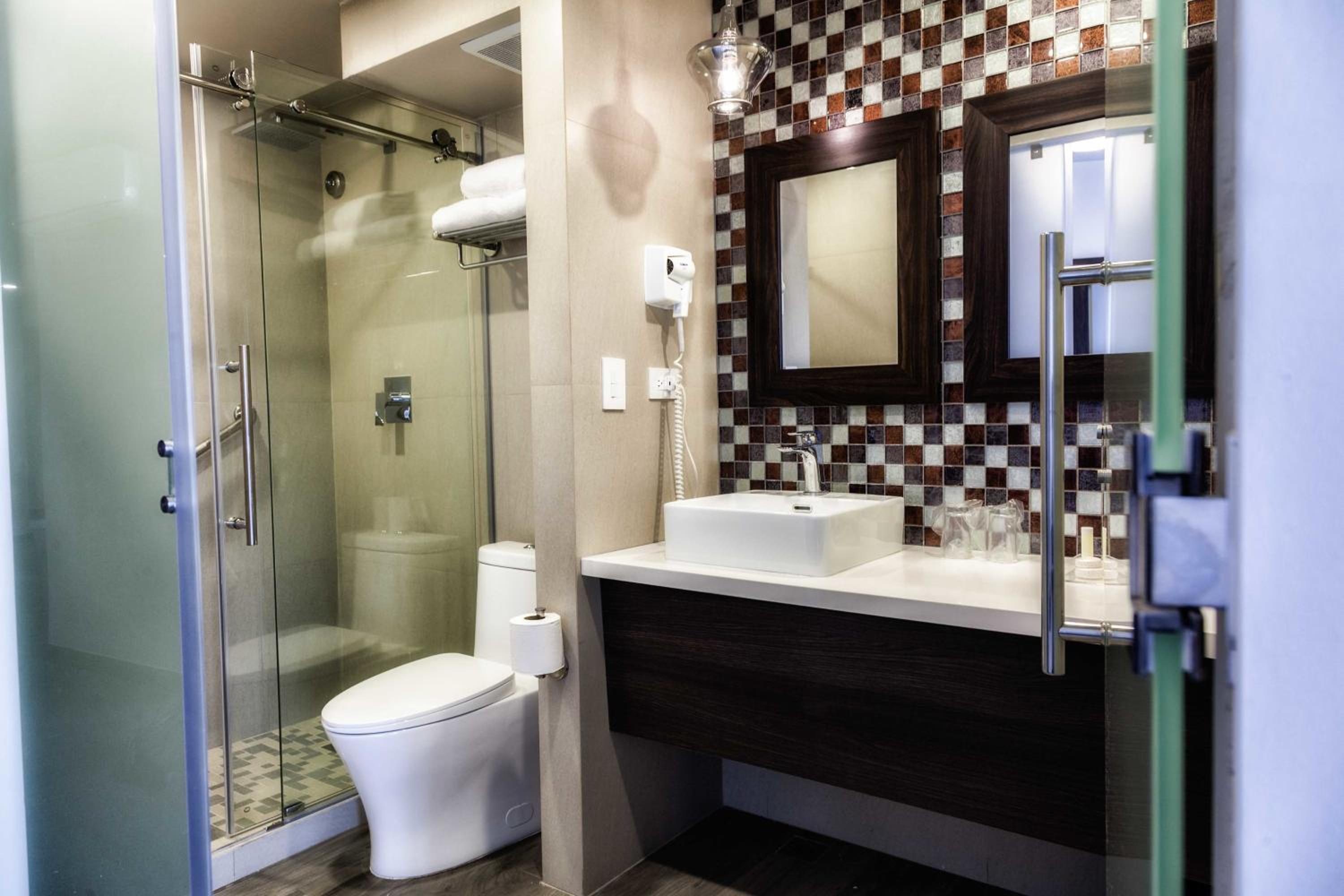 Superior Room with 2 Double Beds - Photo 2