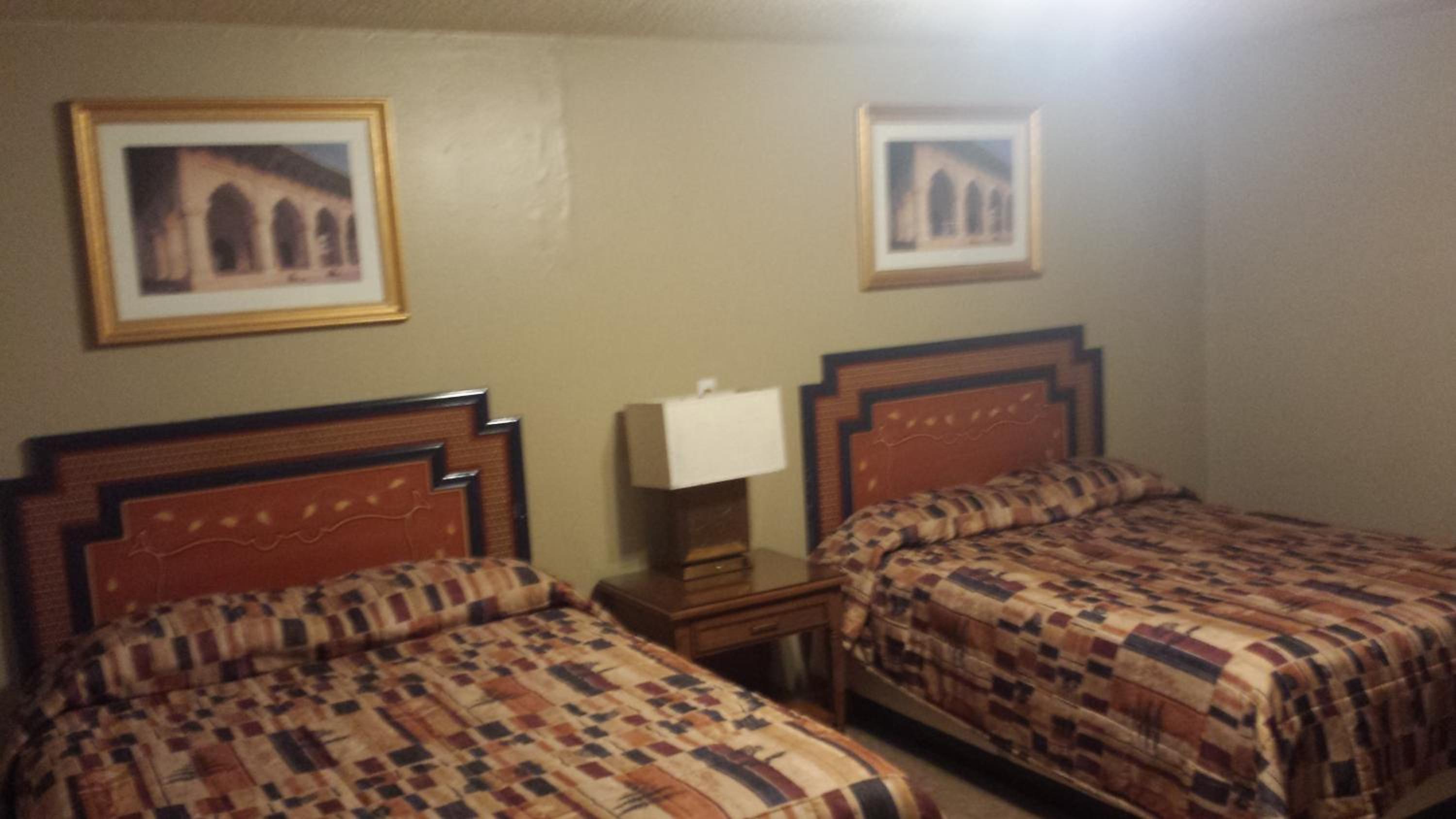 Queen Room photo 1