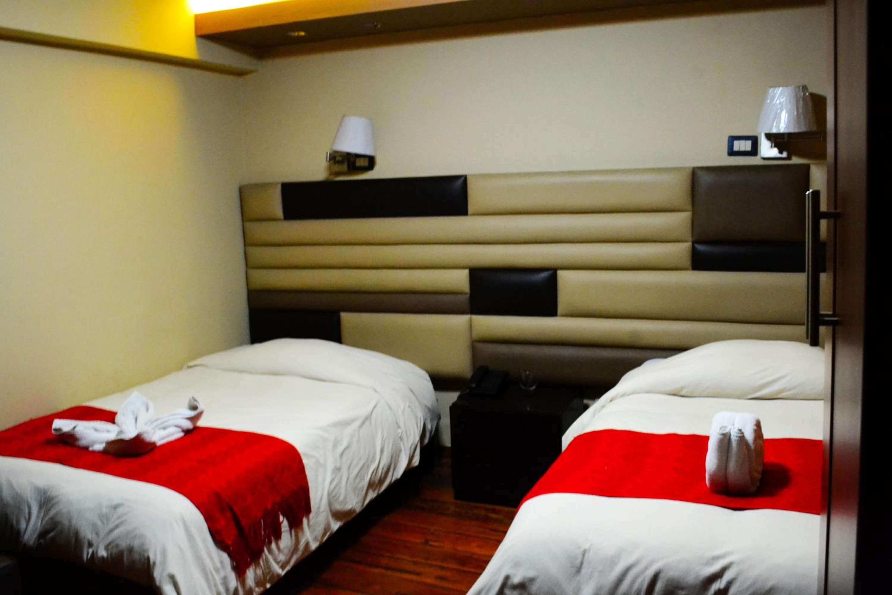Twin Room with Private Bathroom photo 3
