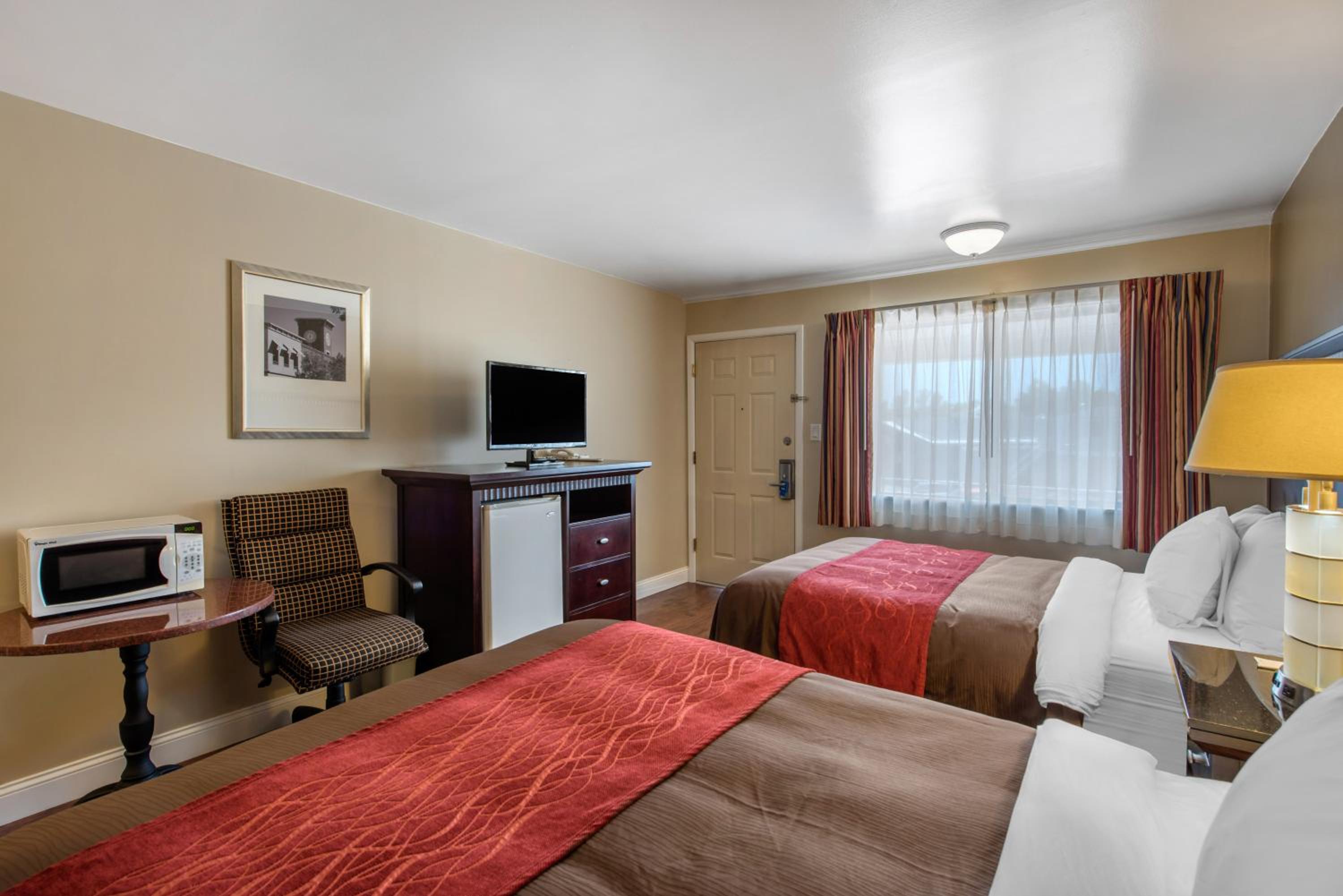 Double Room With Two Double Beds - Non-Smoking photo 3