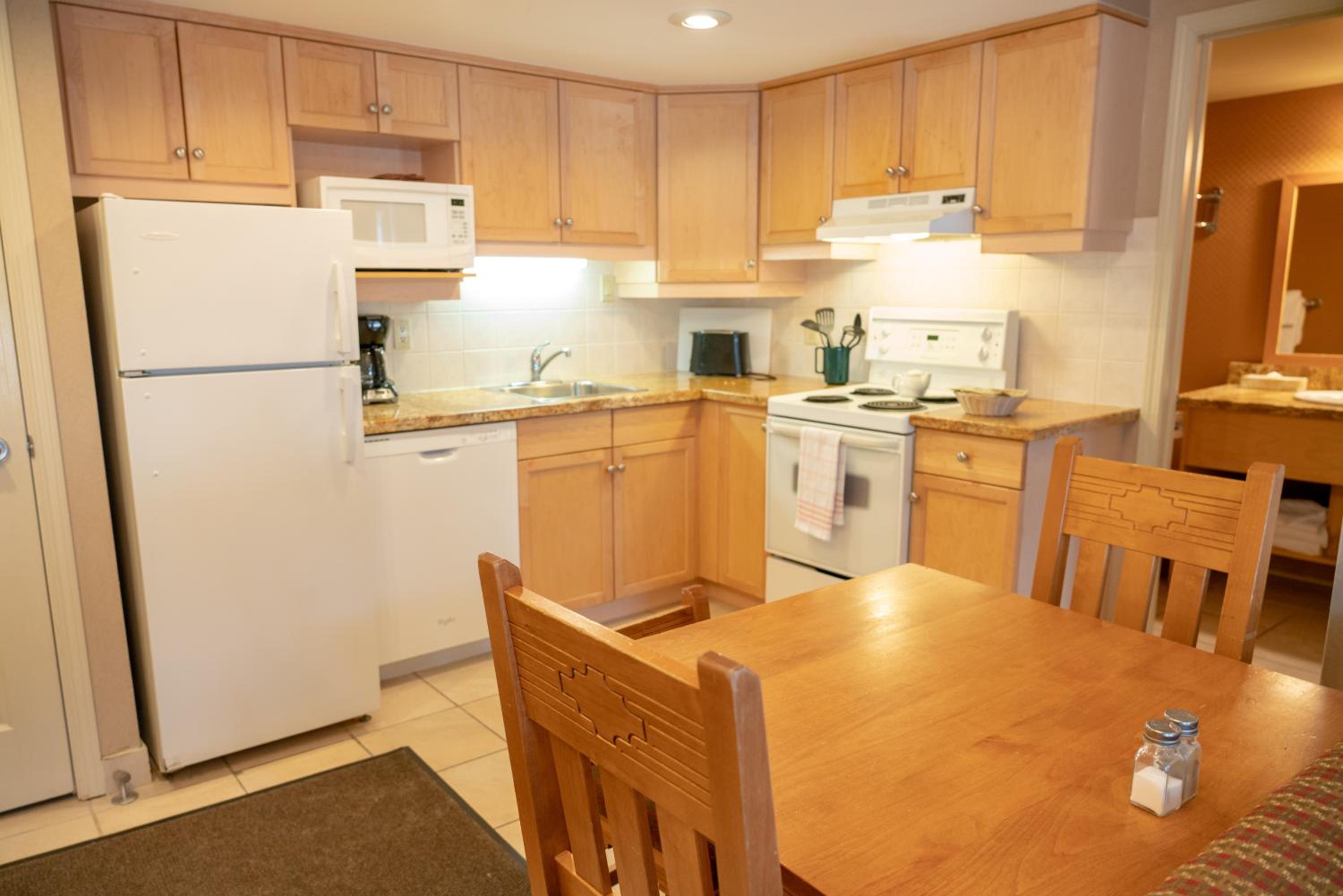 One-Bedroom Suite - Photo 2