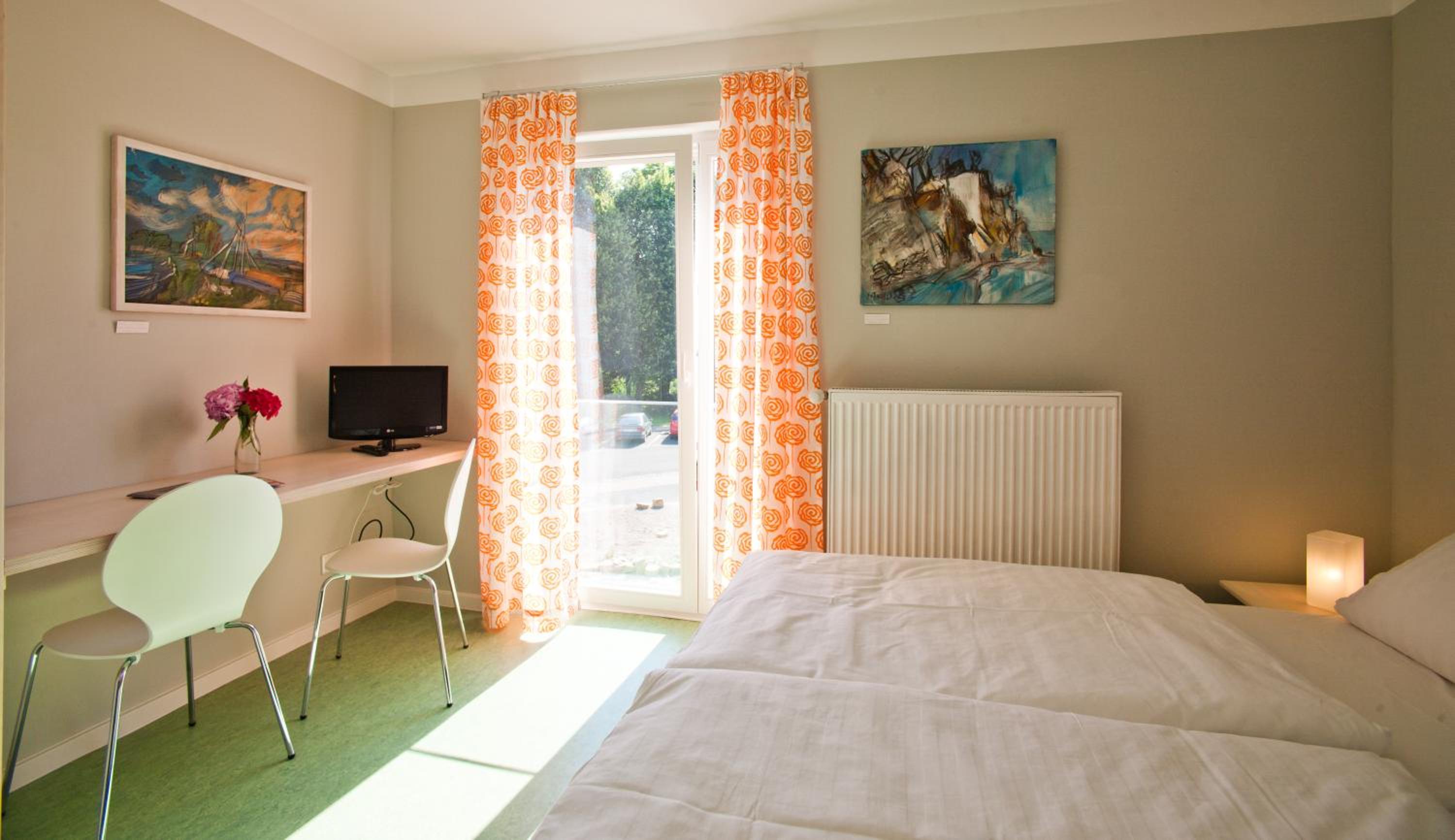 Double Room with Private Bathroom - Photo 18