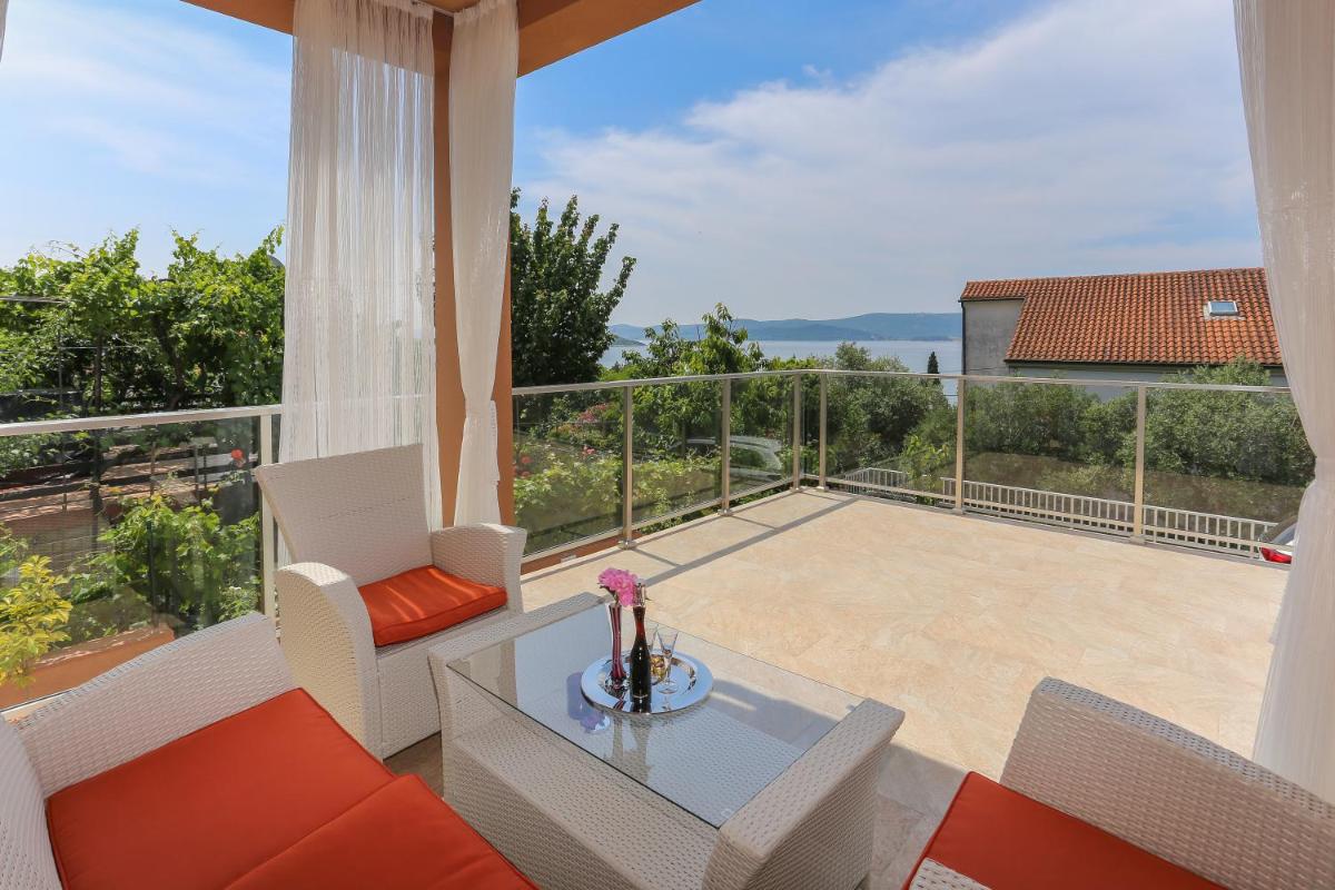 Villa with Private Pool photo 2