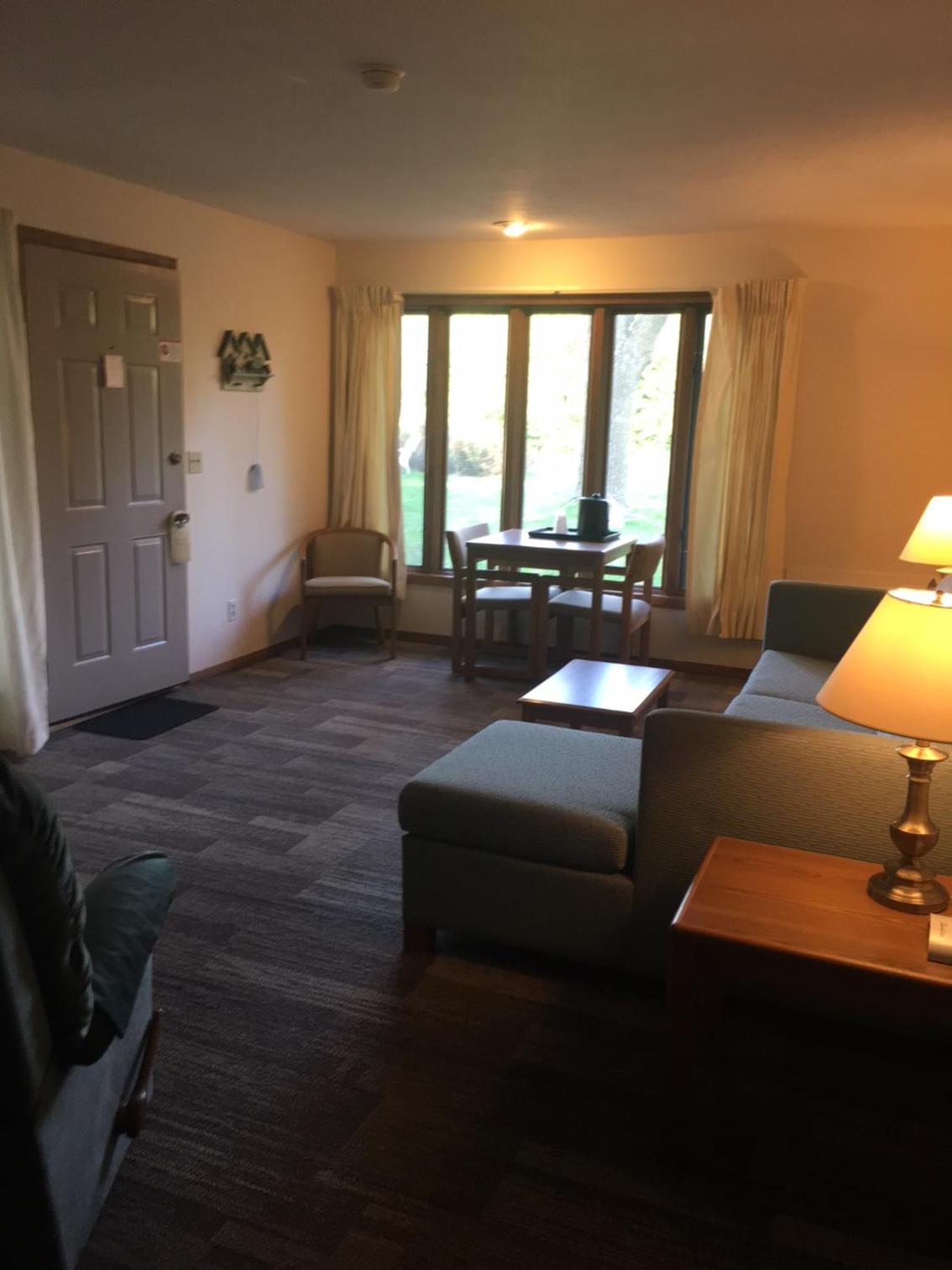 Deluxe King Suite photo 2