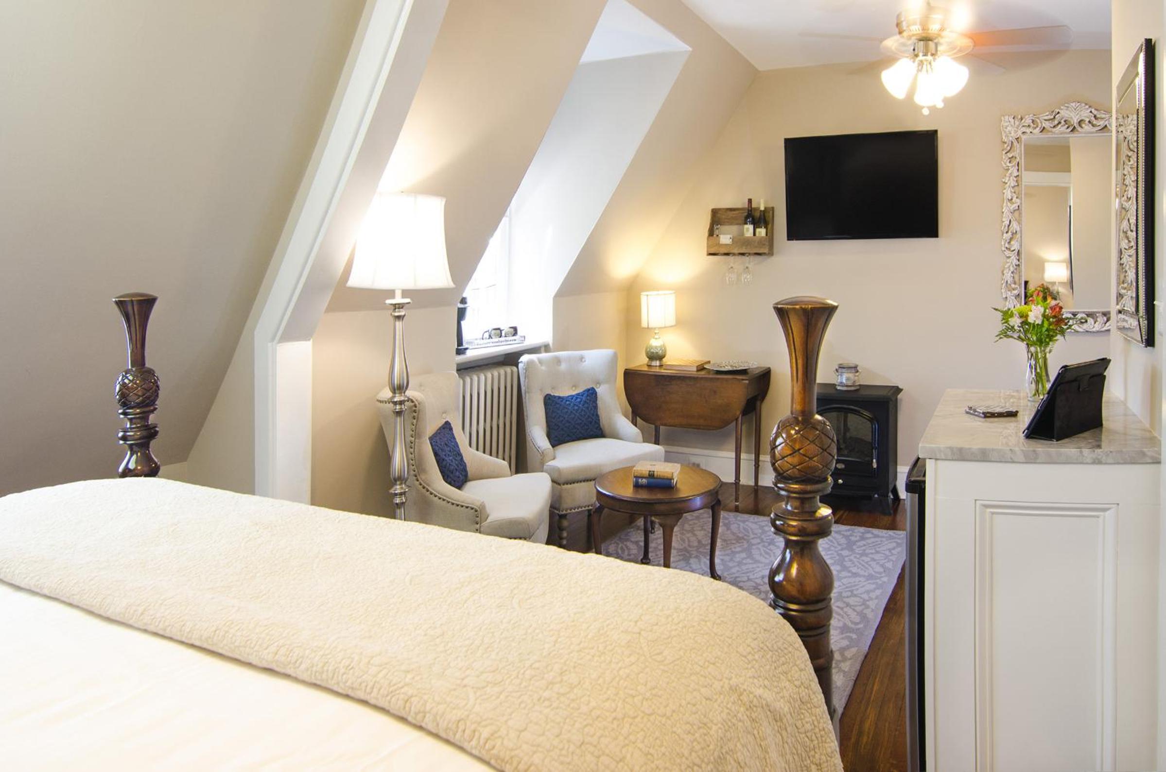 Queen Room with Balcony photo 1