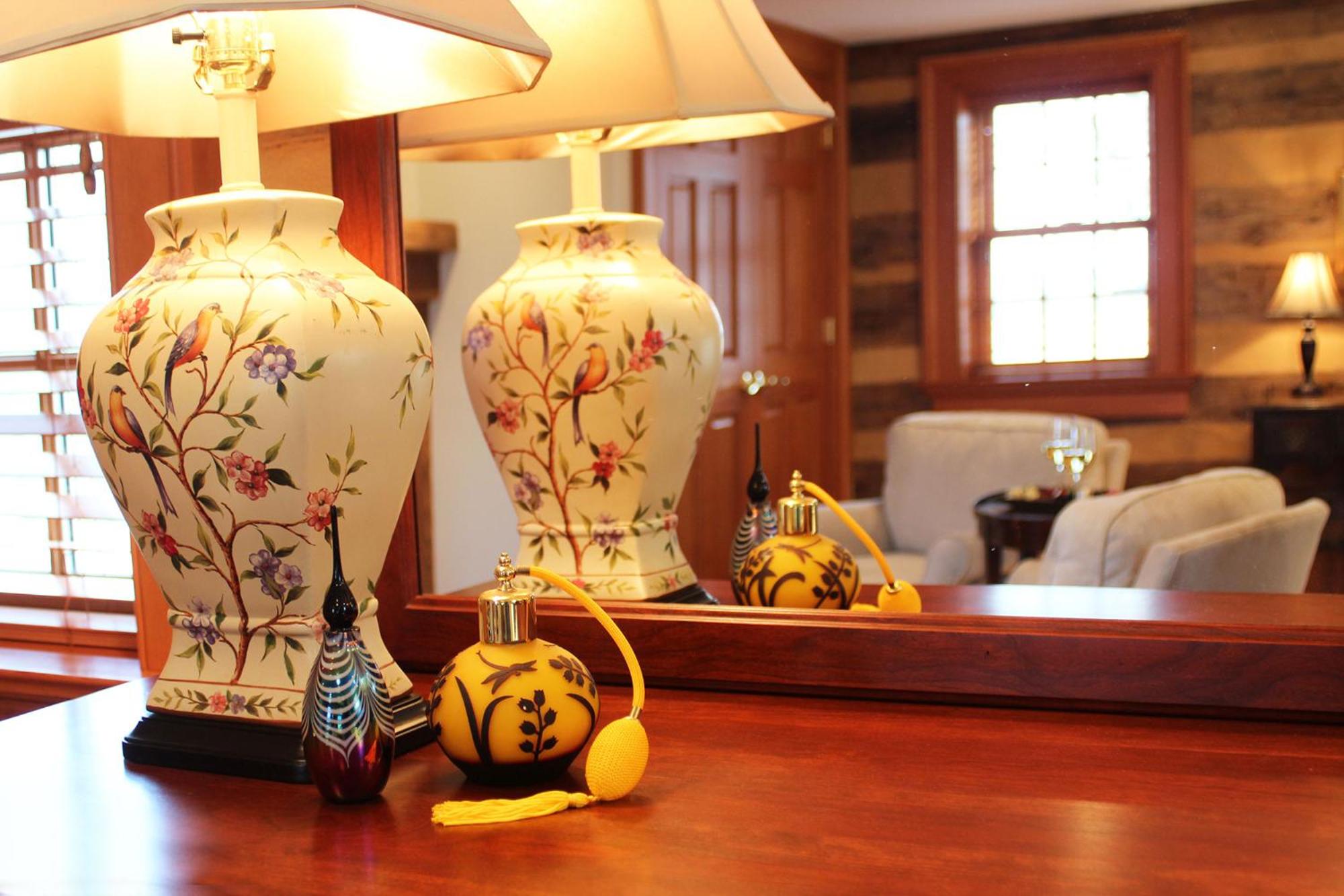 Deluxe Queen Suite photo 2